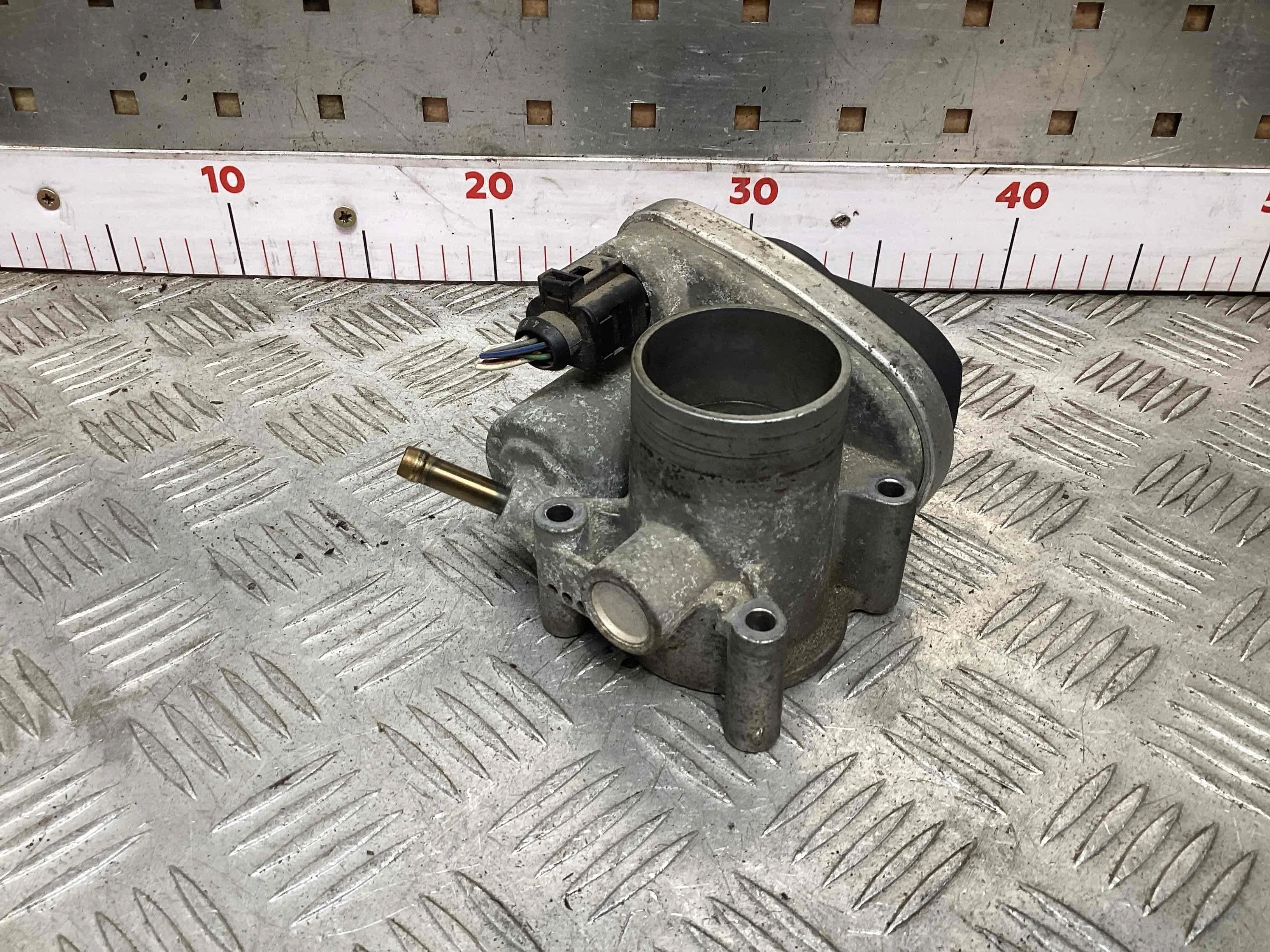 Заслонка дроссельная Volkswagen Golf Golf IV (1J) 1997-2004 2004 1,4 Бензин МКПП 5ст. Универсал.