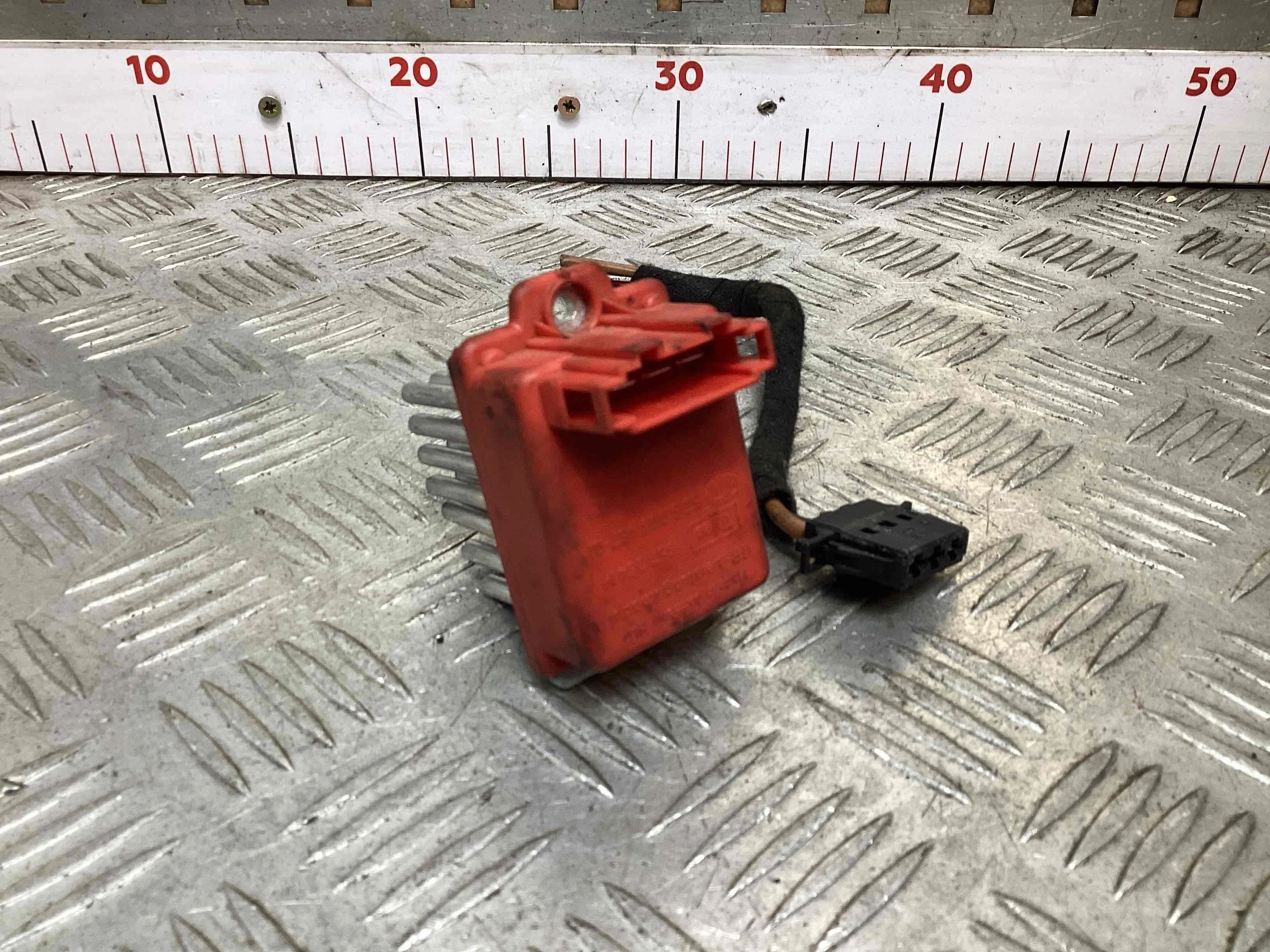 Сопротивление печки Volkswagen Passat Passat B5 (3B) 1996-2000 2000 1,9 Дизель МКПП Седан.