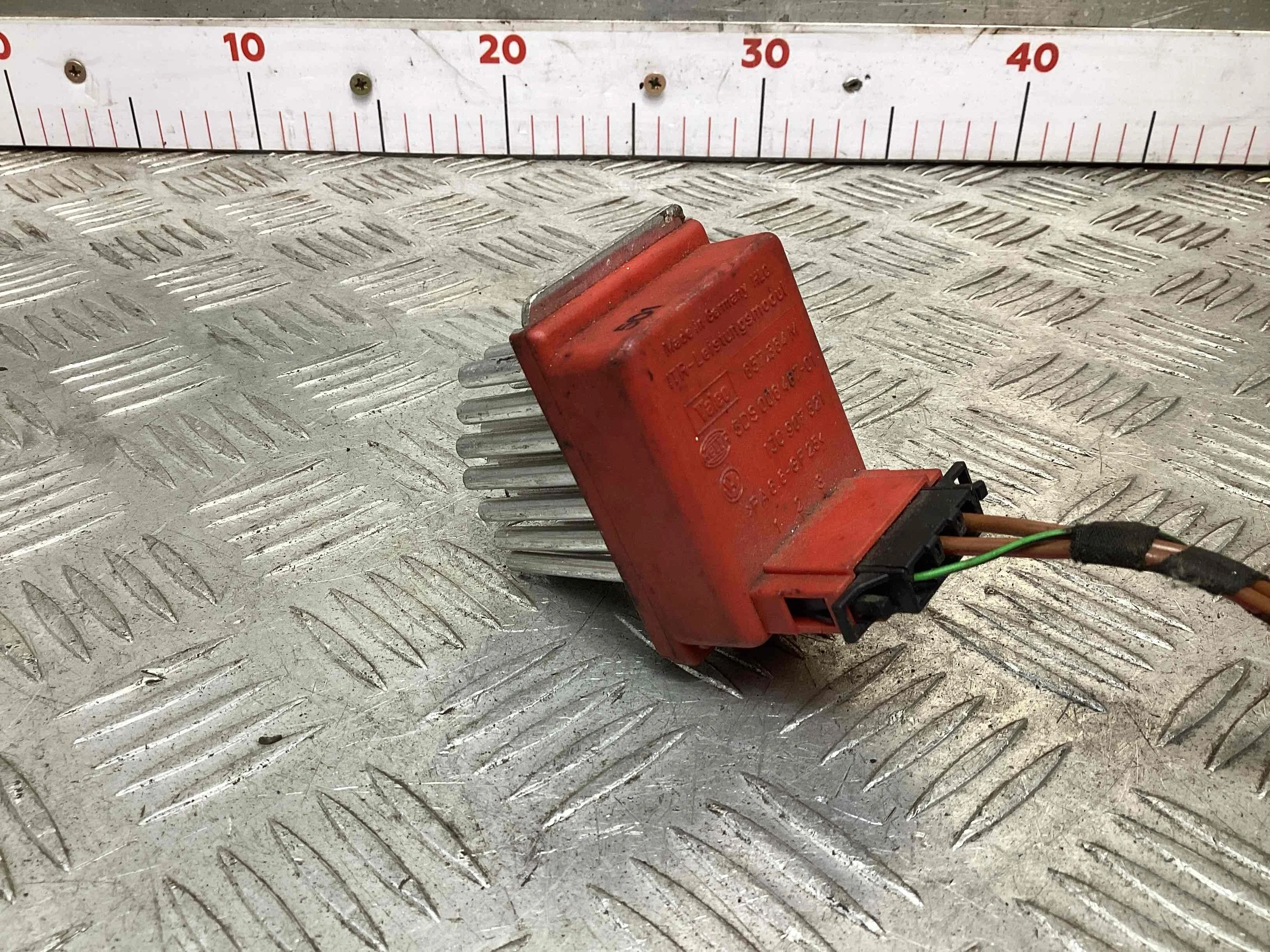 Сопротивление печки Audi A3 A3 I (8L) 2000-2003 рестайлинг 2002 1,6 Бензин МКПП Хэтчбек.