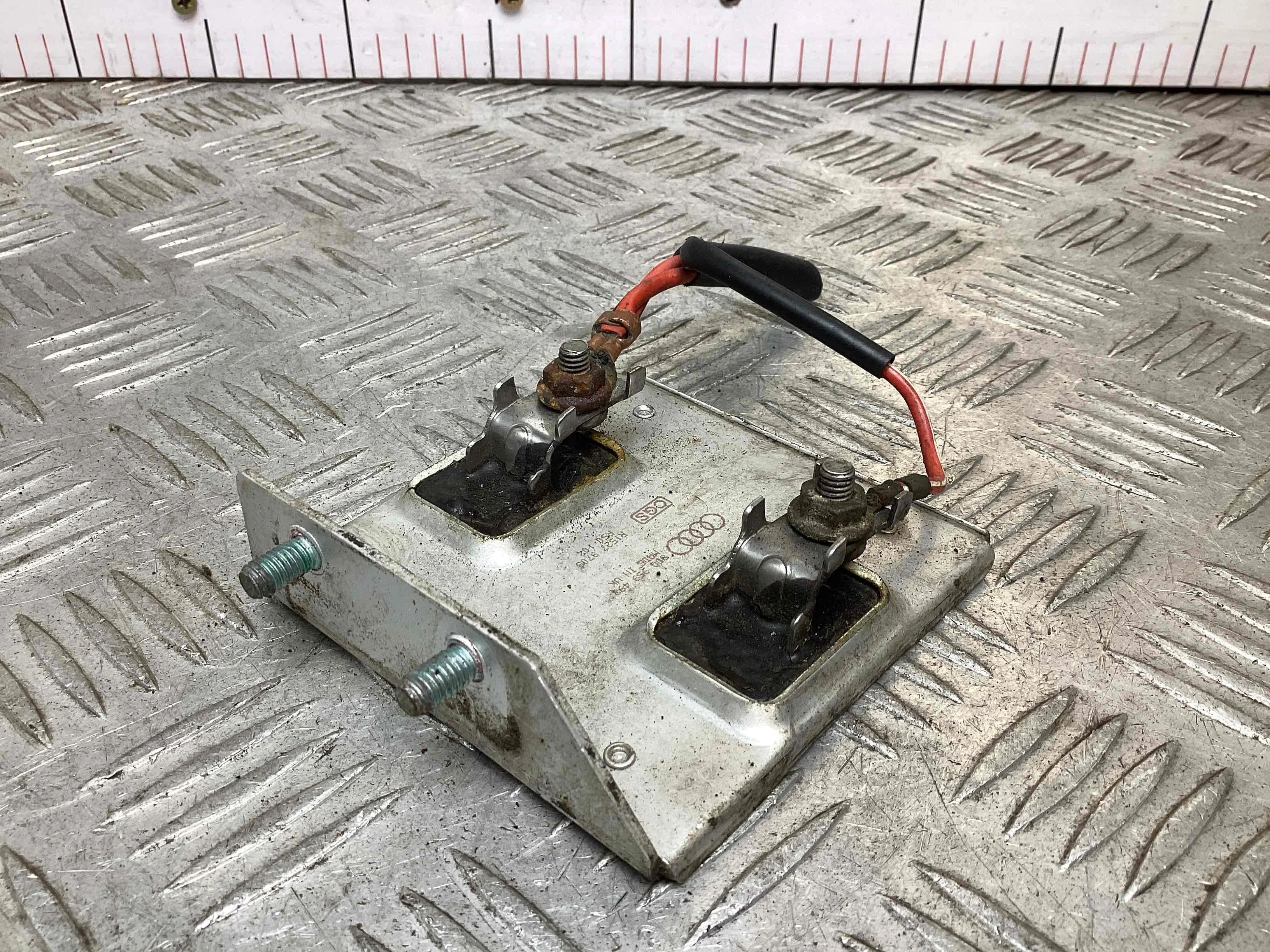 Сопротивление вентилятора охлаждения Audi A4 A4 B5 (8D) 1994-1999 1998 1,9 Дизель МКПП Седан.