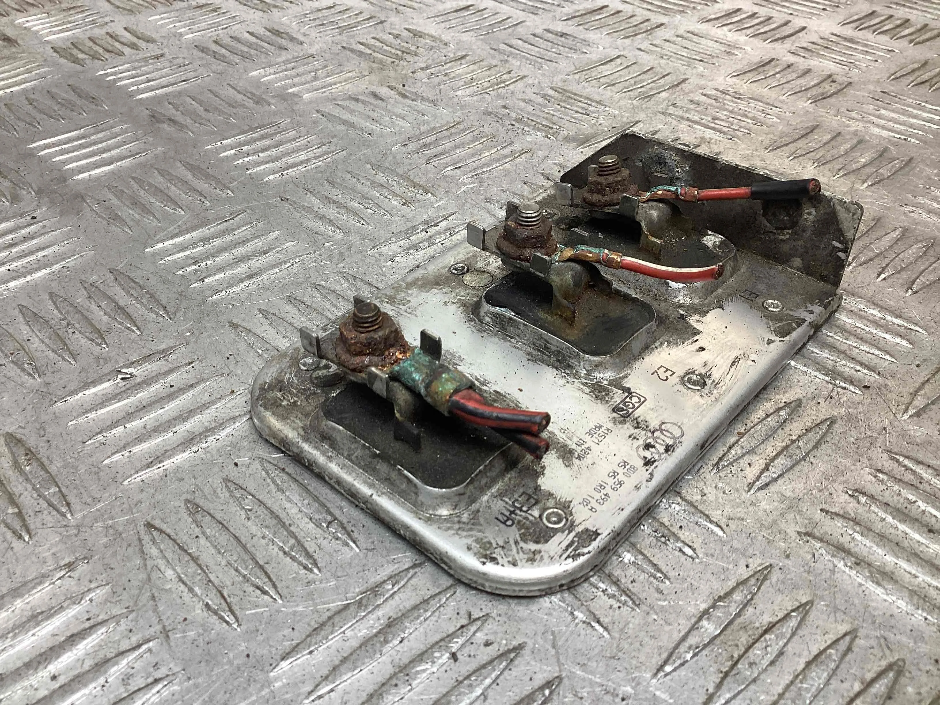 Сопротивление вентилятора охлаждения Audi A6 A6 C5 (4B) 2001-2004 рестайлинг 2004 1,9 Дизель АКПП Седан.