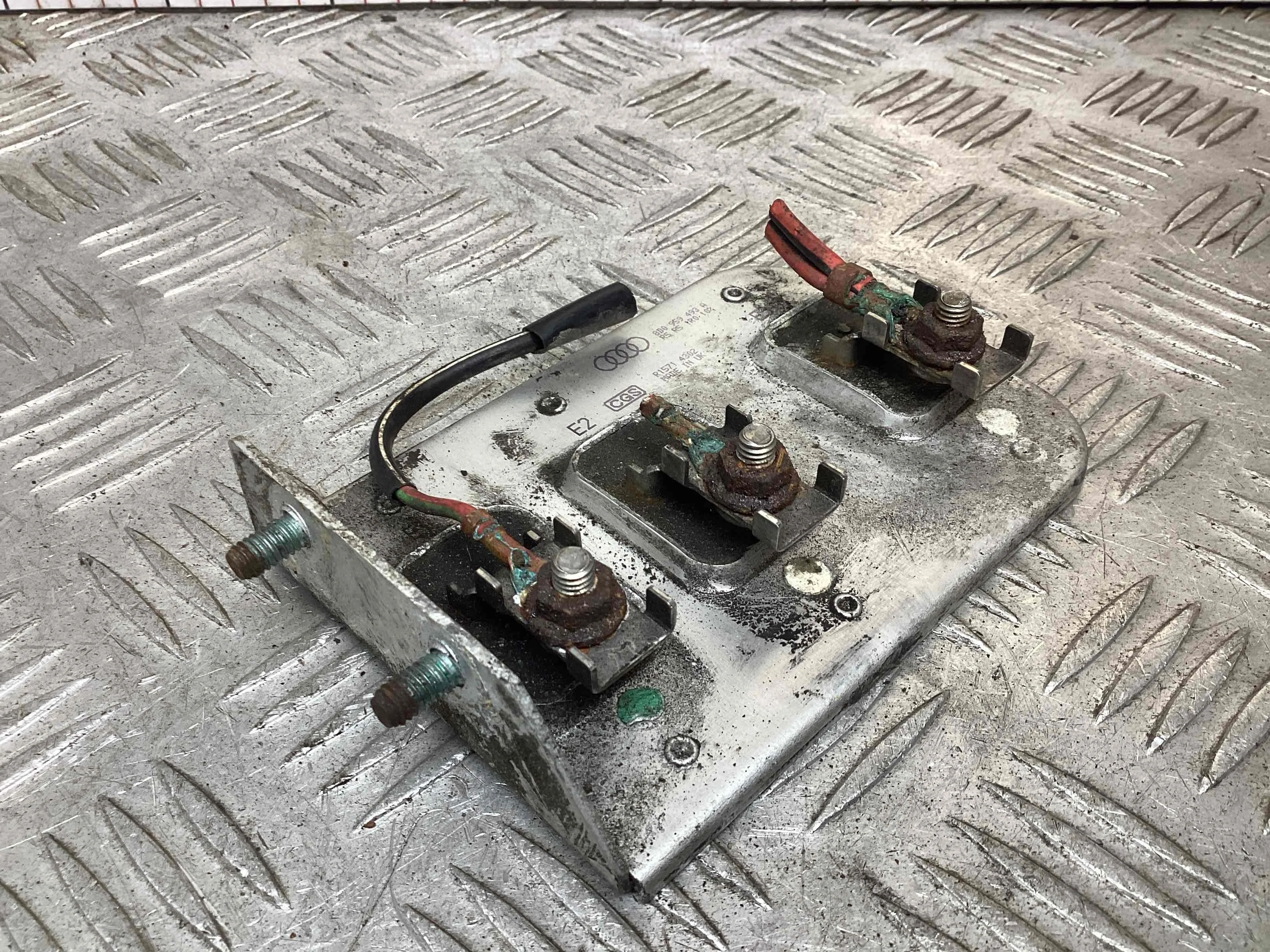 Сопротивление вентилятора охлаждения Audi A6 A6 C5 (4B) 2001-2004 рестайлинг 2002 1,9 Дизель МКПП Универсал.