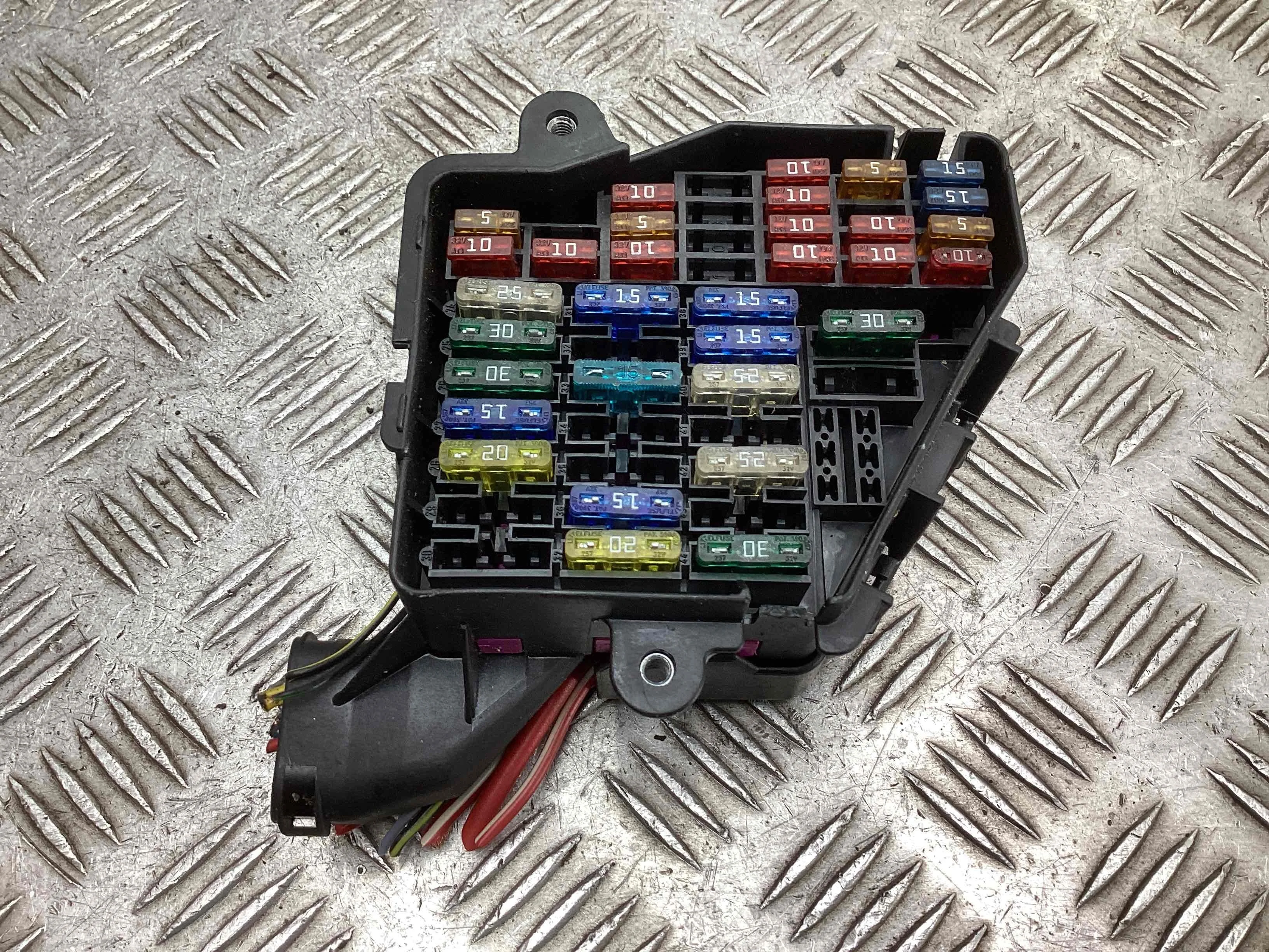 Блок предохранителей Volkswagen Passat Passat B5+ (3B) 2000-2005 рестайлинг 2003 1,9 Дизель МКПП 5ст. Универсал.