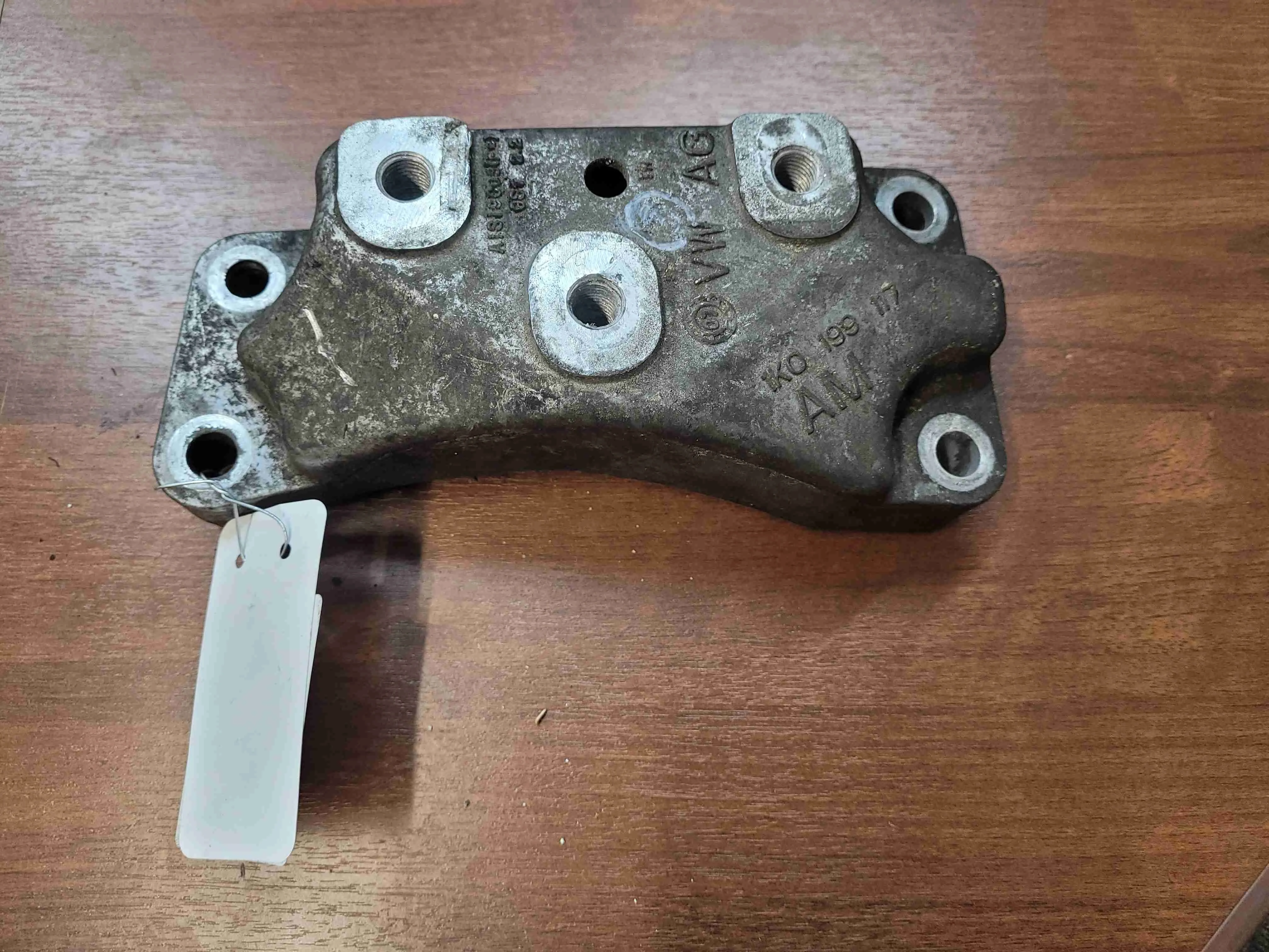 Кронштейн КПП Volkswagen Passat Passat B6 (3C) 2005-2010 2007 2,0 Дизель АКПП