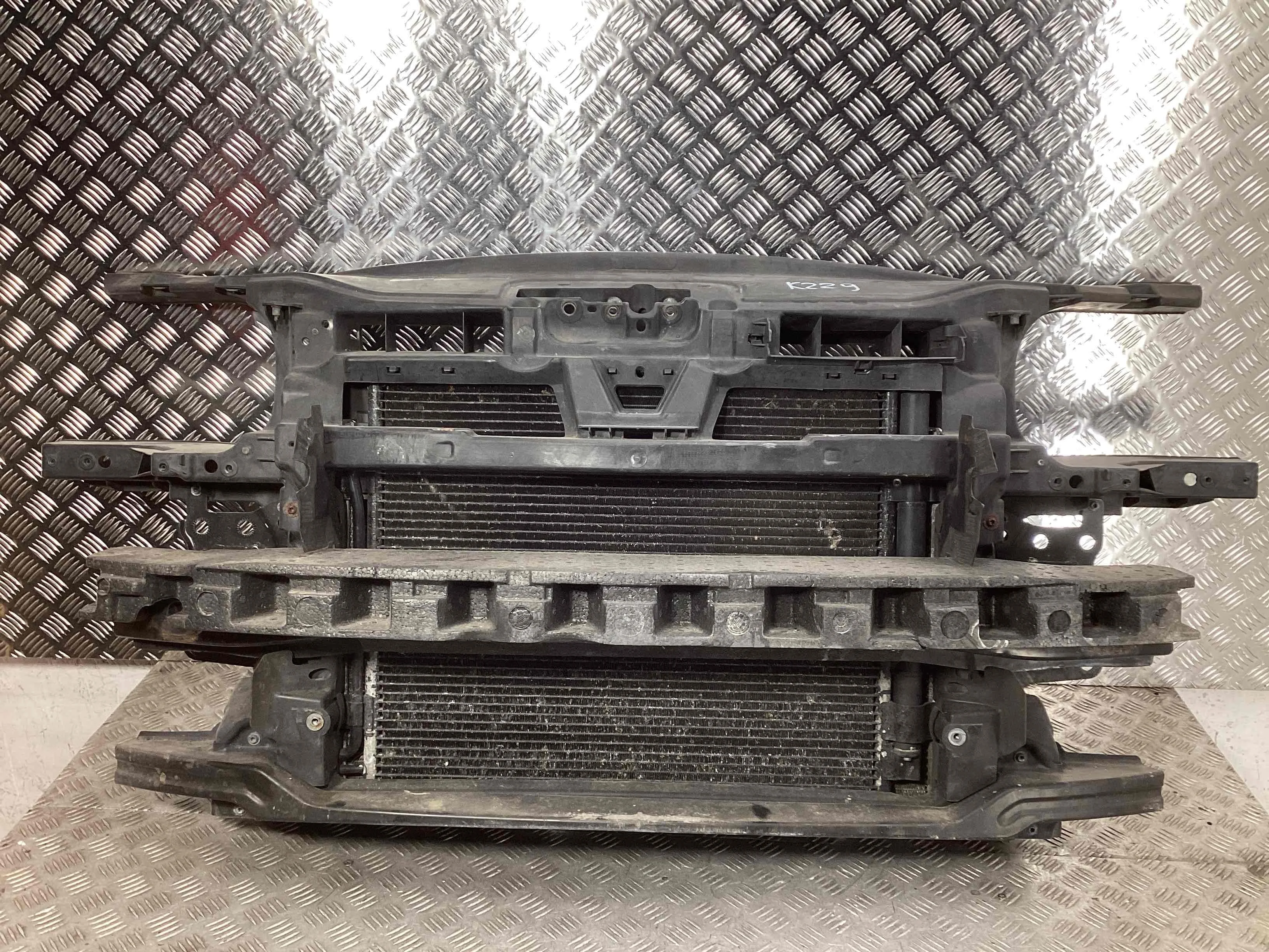 Передняя панель крепления облицовки (телевизор) Volkswagen Touran Touran I (1T) 2003-2006 2004 1,6 Бензин МКПП 6ст. Минивэн.