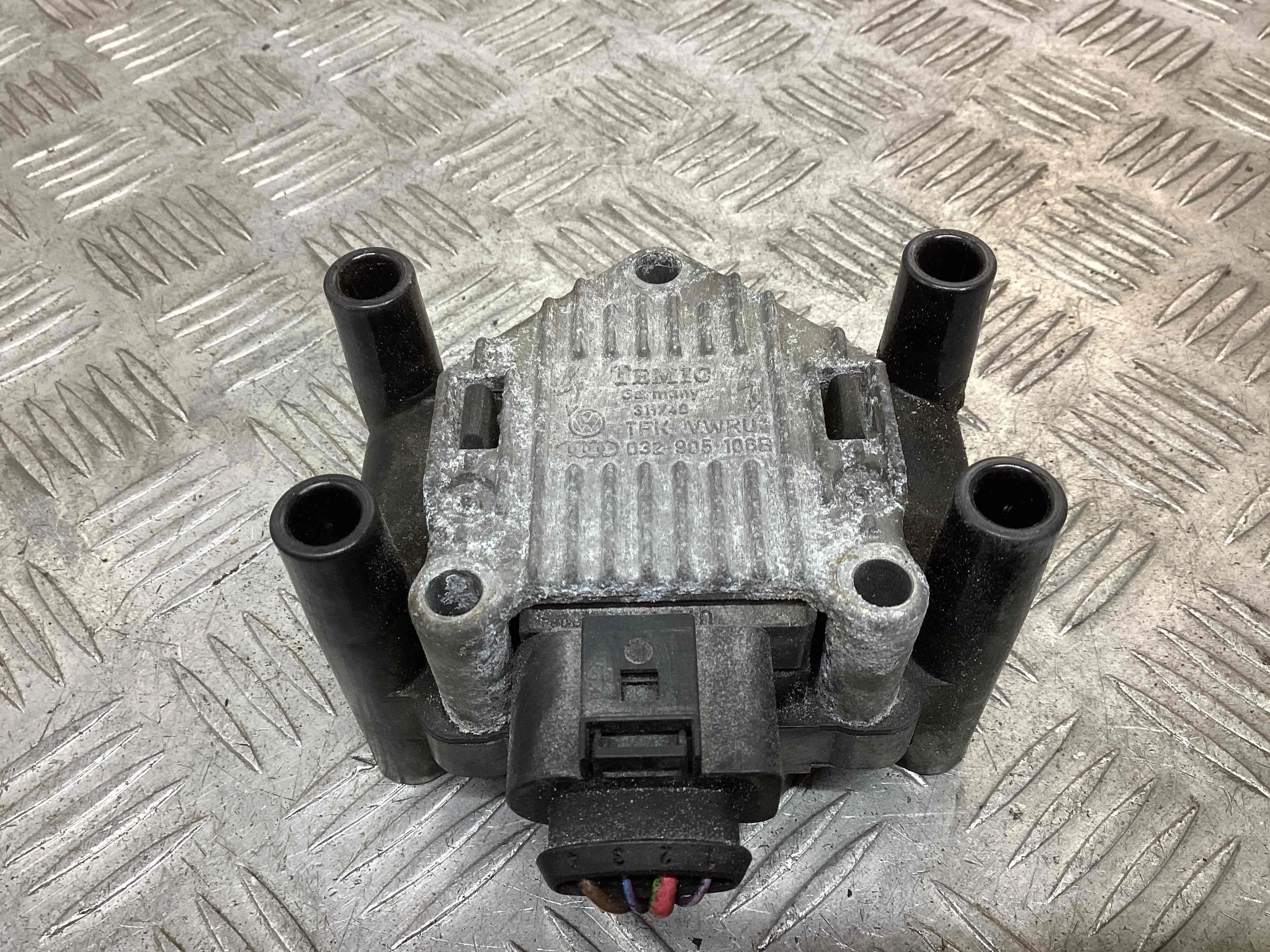 Катушка зажигания Volkswagen Golf Golf V (1K) 2004-2009 2005 1,6 Бензин МКПП 5ст. Хэтчбек 5дв.