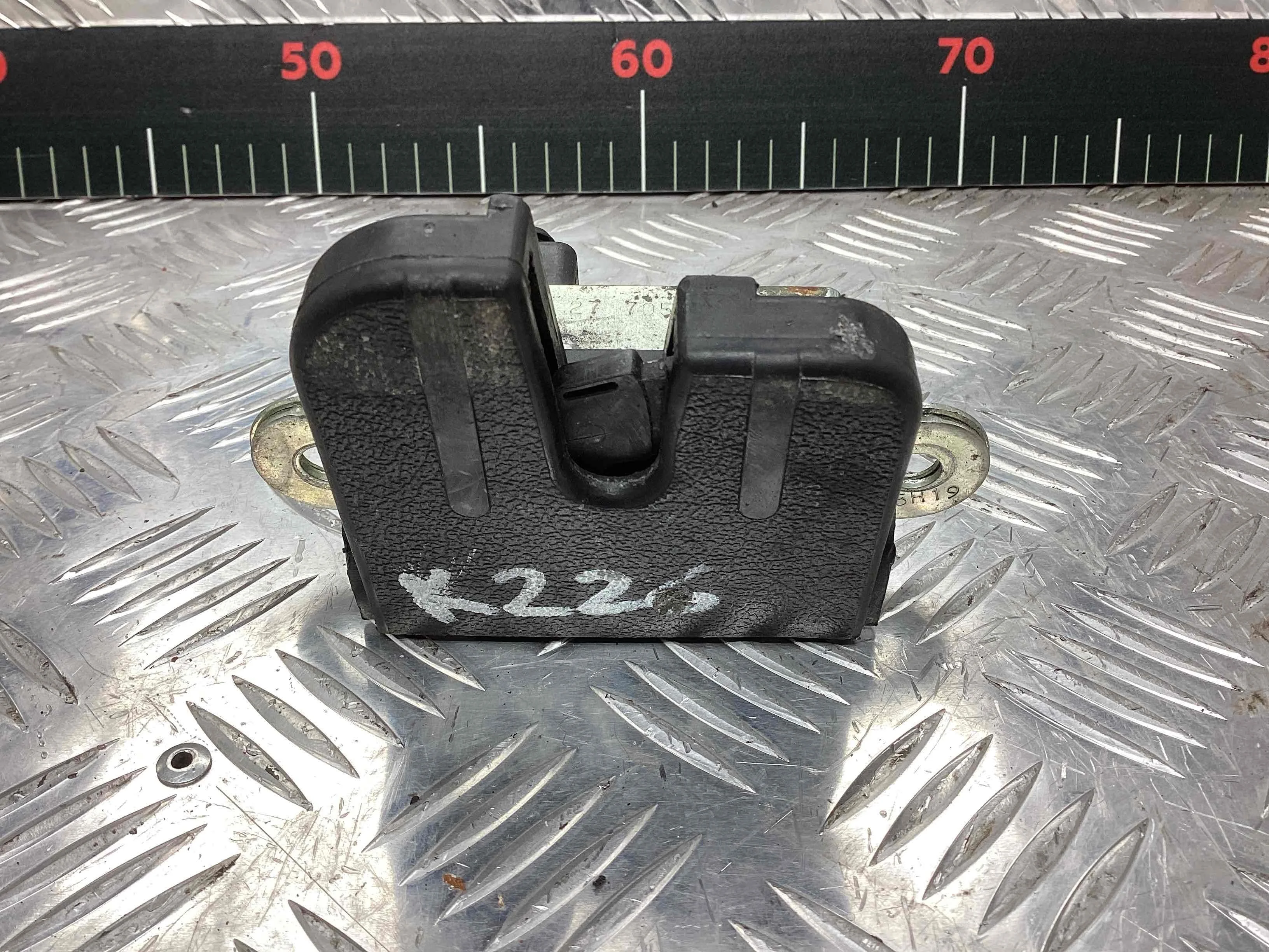 Замок багажника Volkswagen Touran Touran I (1T) 2006-2010 рестайлинг 2006 1,9 Дизель МКПП 6ст. Минивэн.