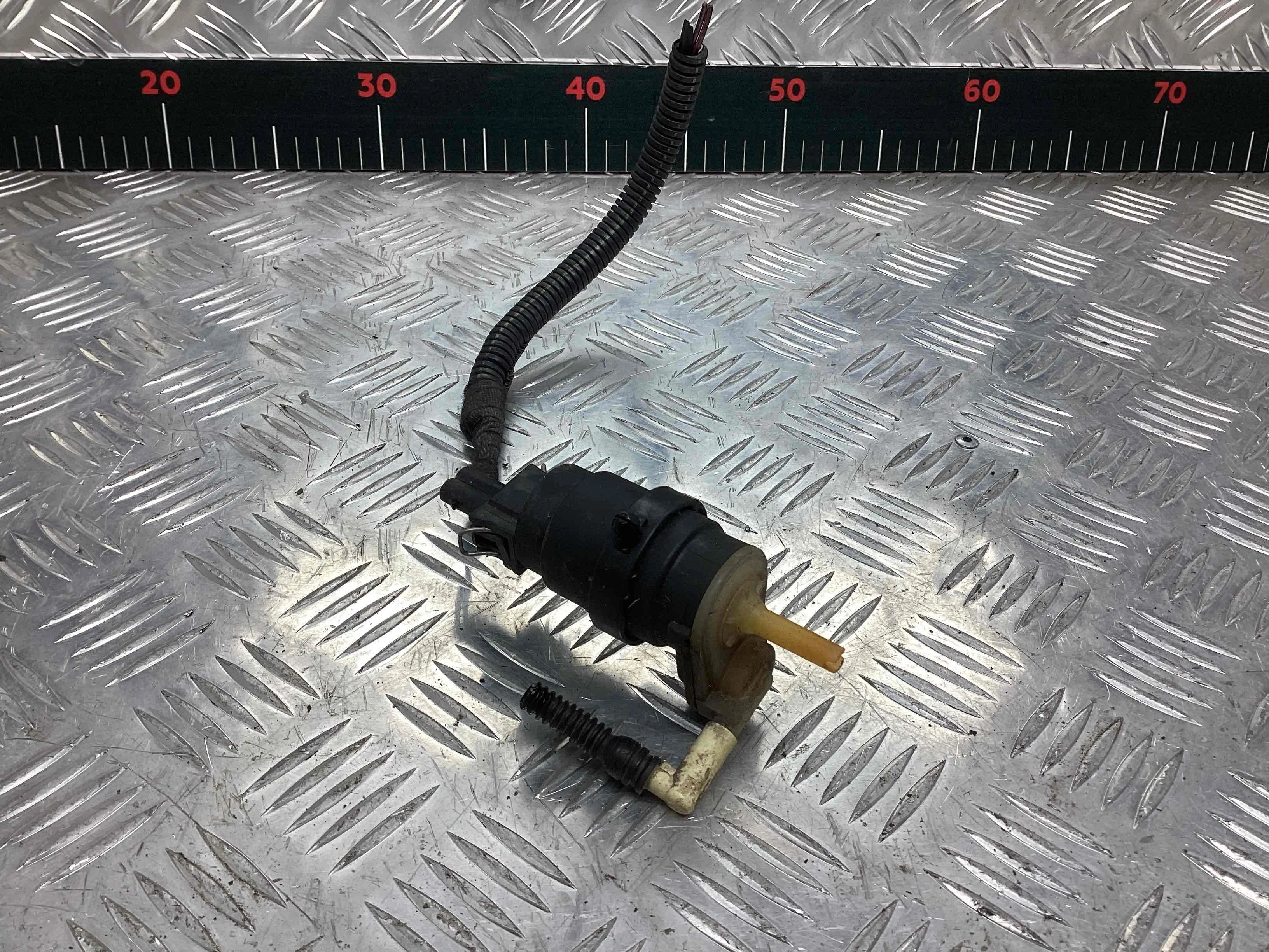 Насос (моторчик) омывателя стекла Opel Astra Astra H 2007-2010 рестайлинг 2008 1,7 Дизель МКПП 6ст. Универсал.