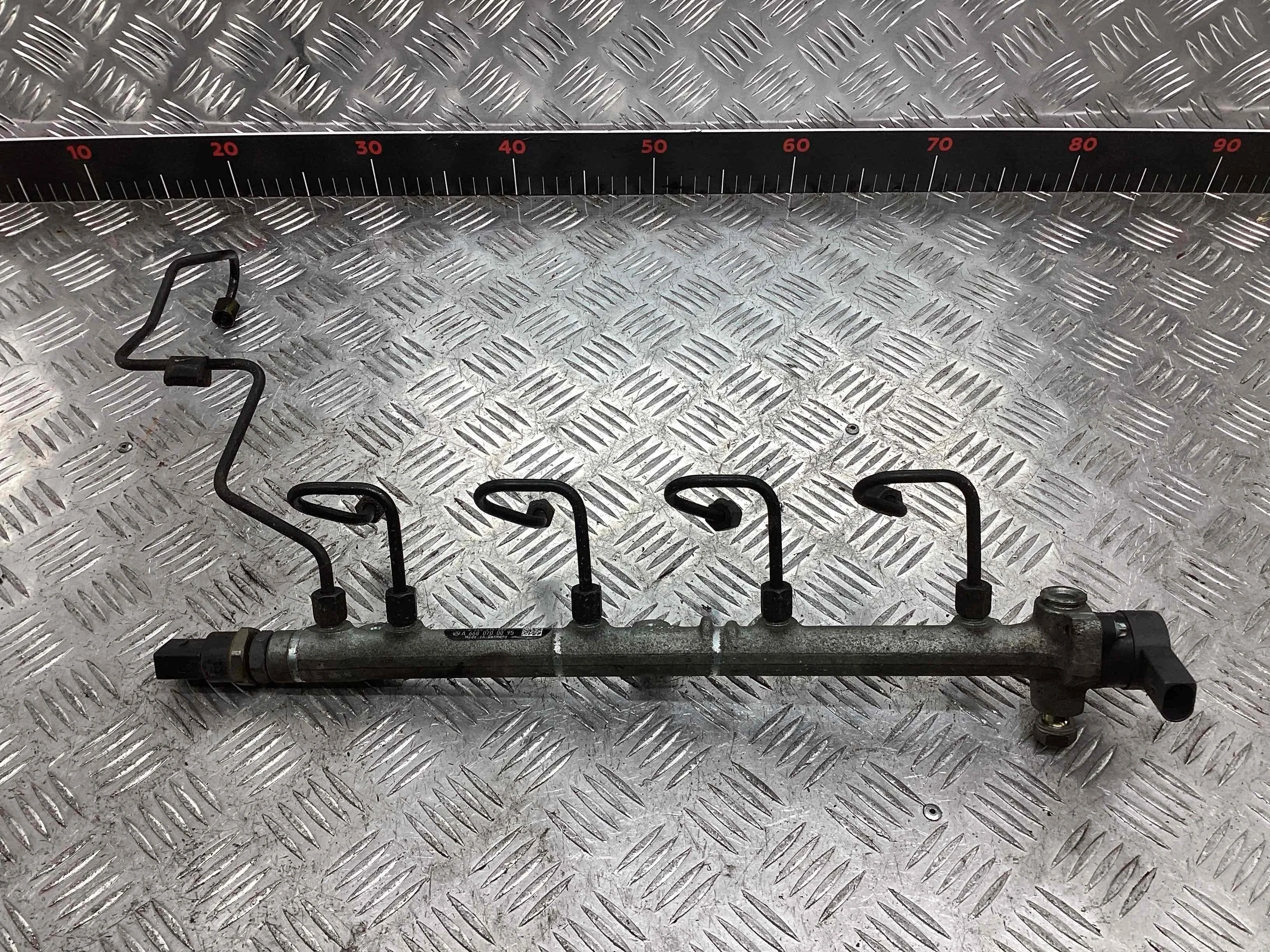 Топливная рампа Mercedes A (W168) 1997-2004  2002 1,7 Дизель АКПП Хэтчбек 5дв.