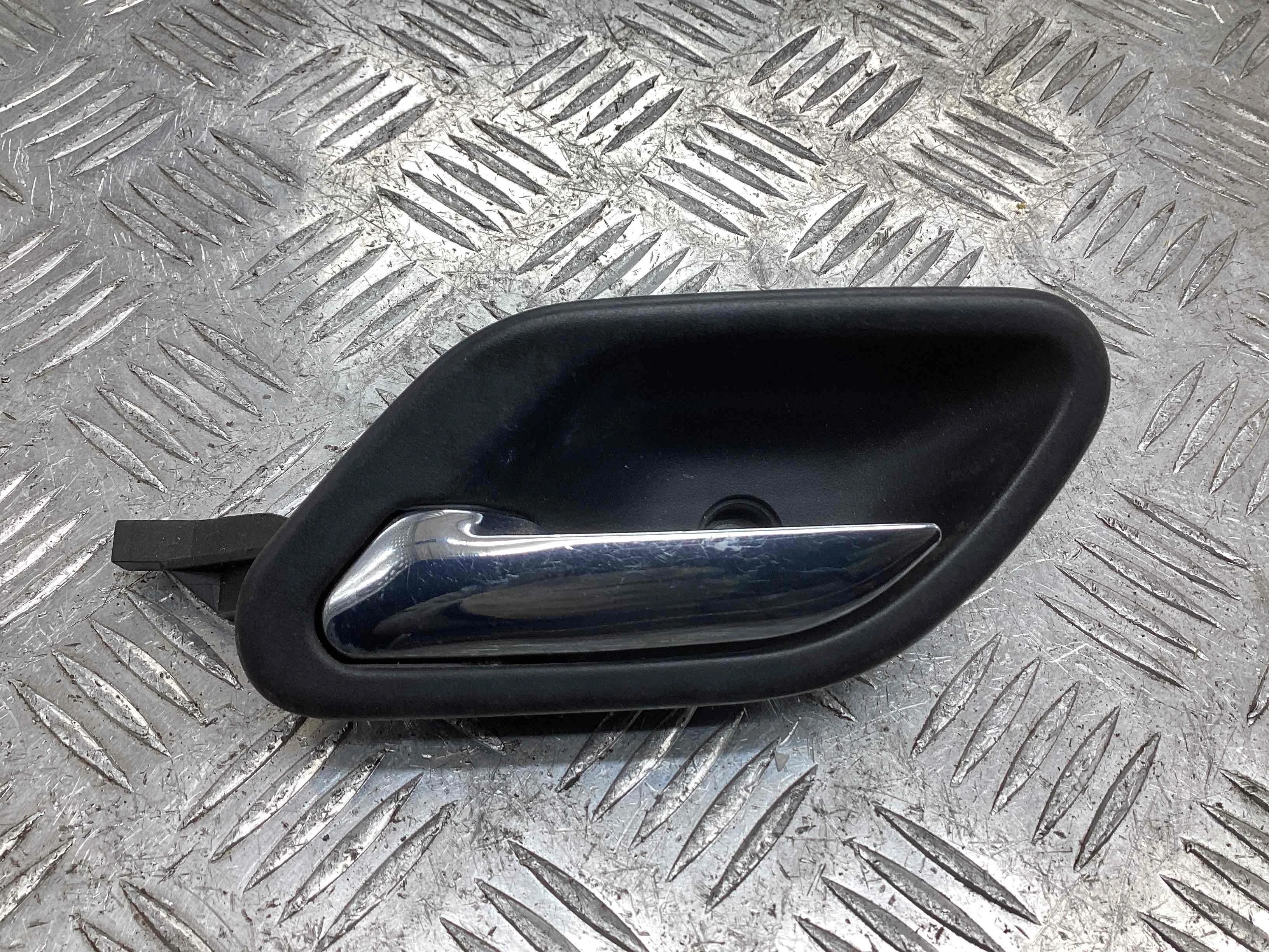 Ручка внутренняя передняя левая BMW 5-Series (E39) 2000-2004 рестайлинг  2002 3,0 Дизель АКПП Универсал.