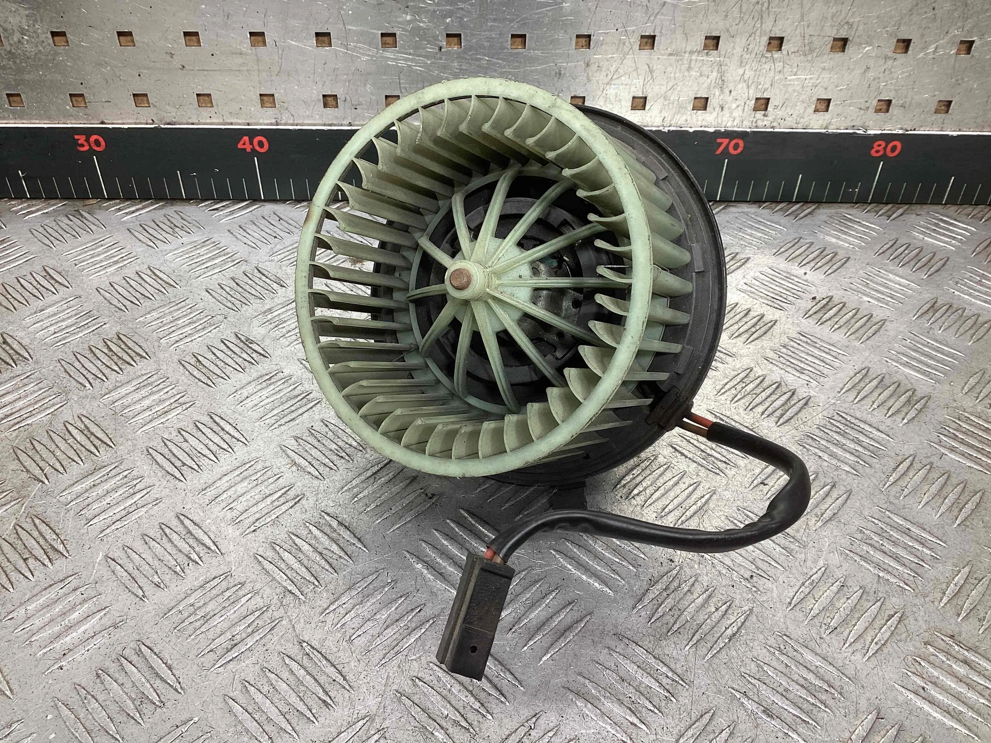 Моторчик печки Audi 80 80 B4 (8C) 1991-1995 1993 2,0 Бензин МКПП Седан.