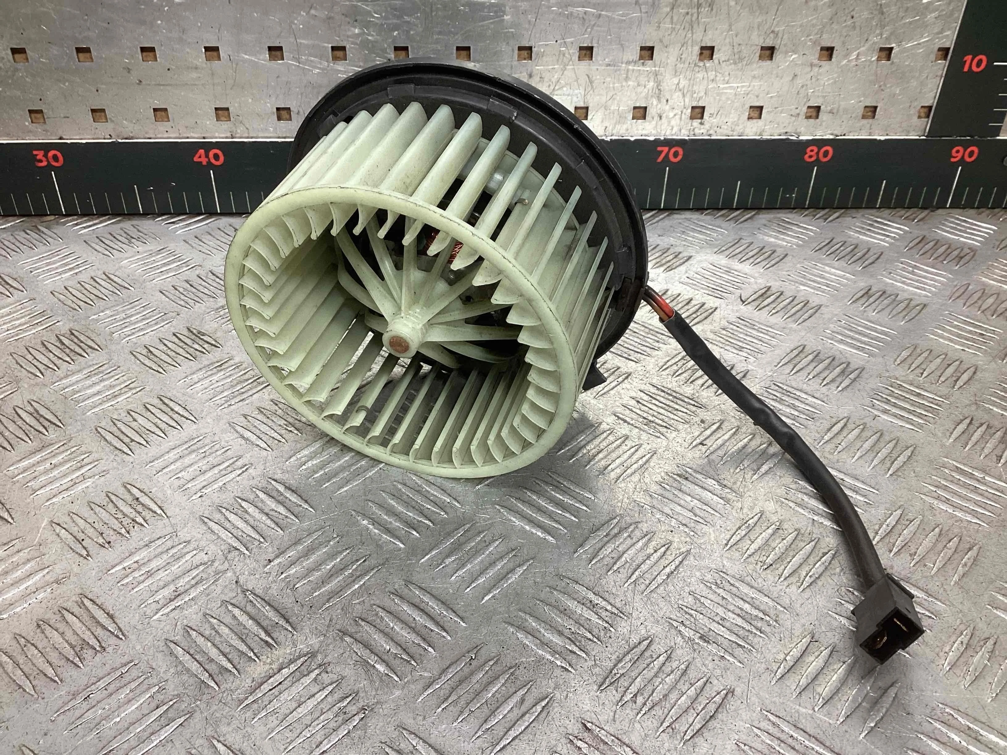 Моторчик печки Audi 80 80 B4 (8C) 1991-1995 1993 2,0 Бензин МКПП Седан.