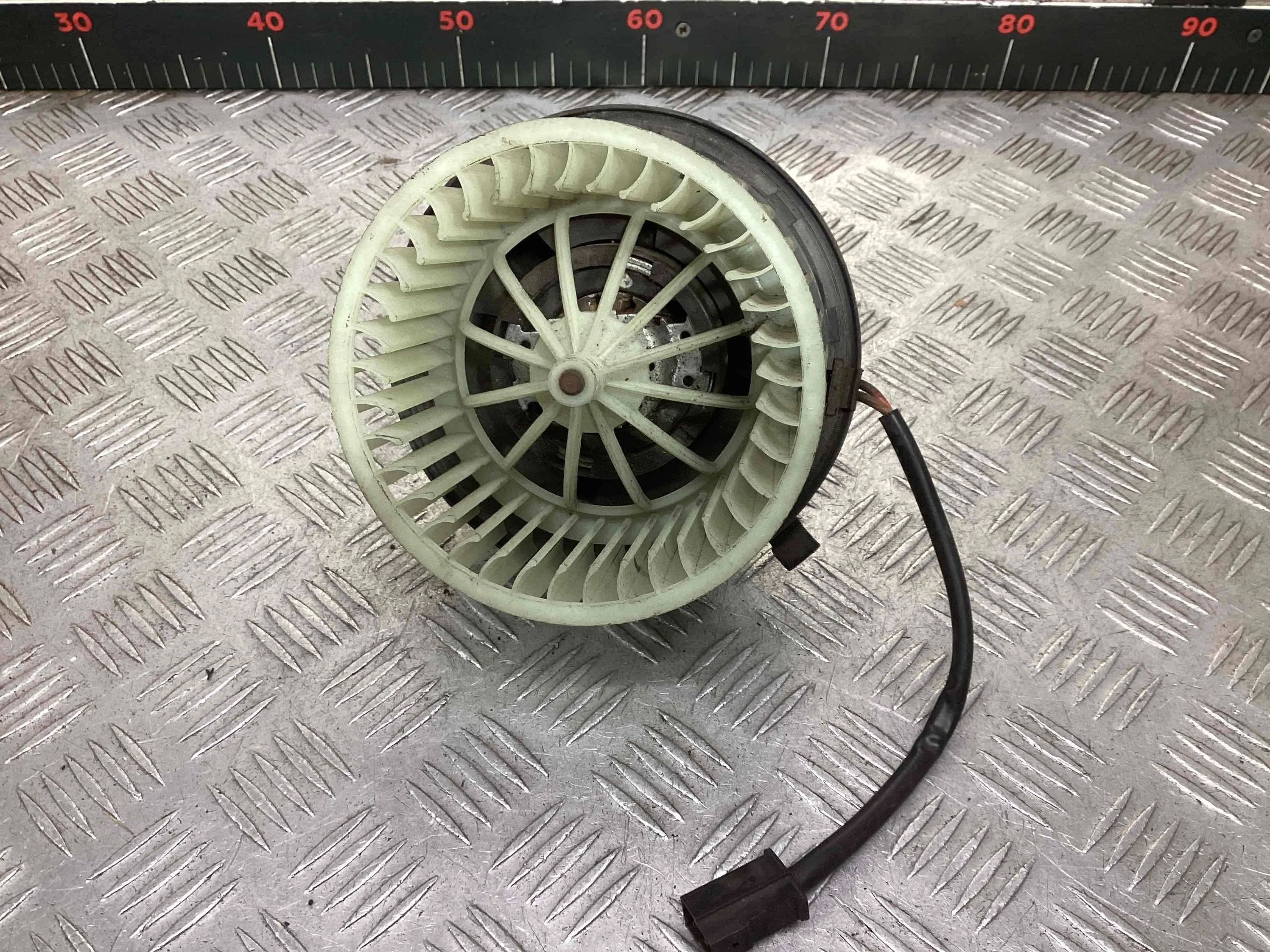 Моторчик печки Audi 80 80 B4 (8C) 1991-1995 1993 2,0 Бензин МКПП Седан.