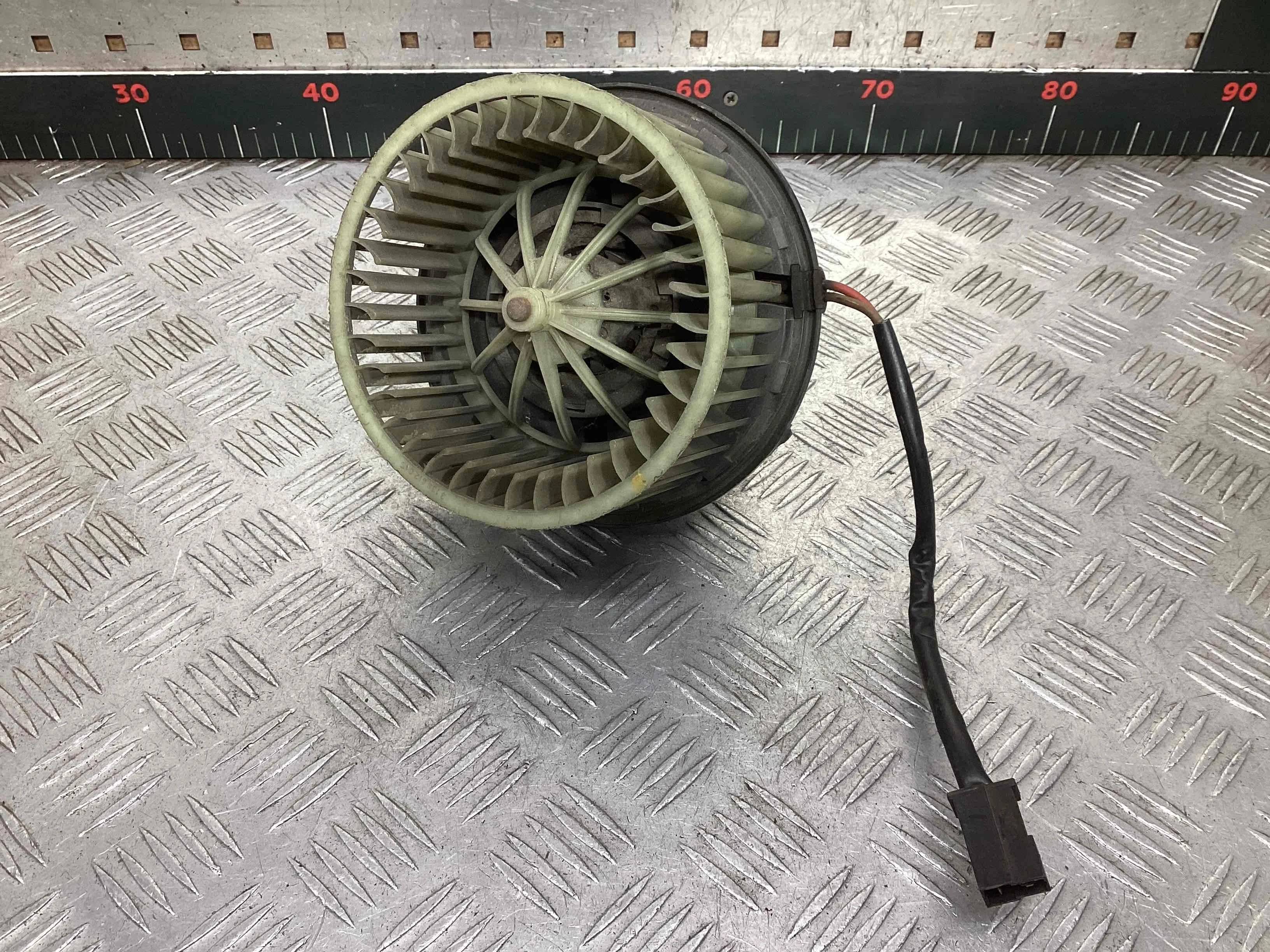 Моторчик печки Audi 80 80 B4 (8C) 1991-1995 1993 2,0 Бензин МКПП Седан.