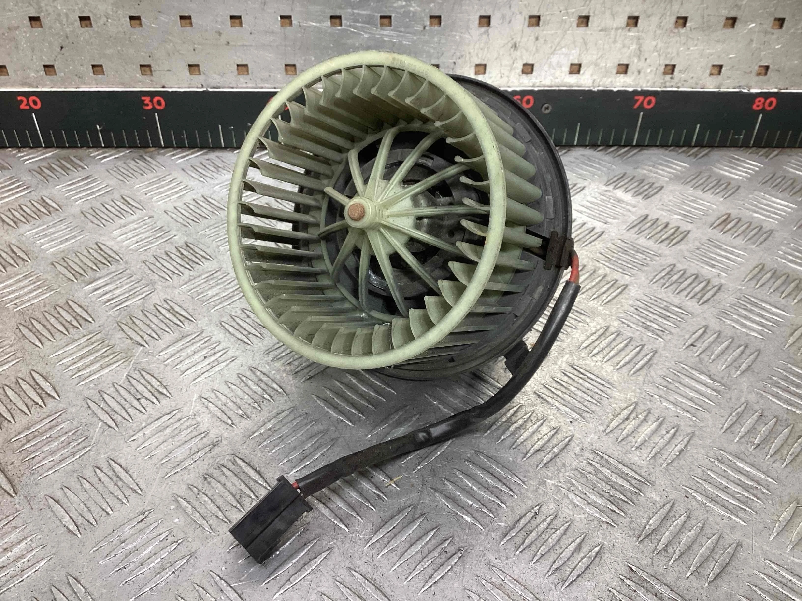 Моторчик печки Audi 80 80 B4 (8C) 1991-1995 1993 2,0 Бензин МКПП Седан.