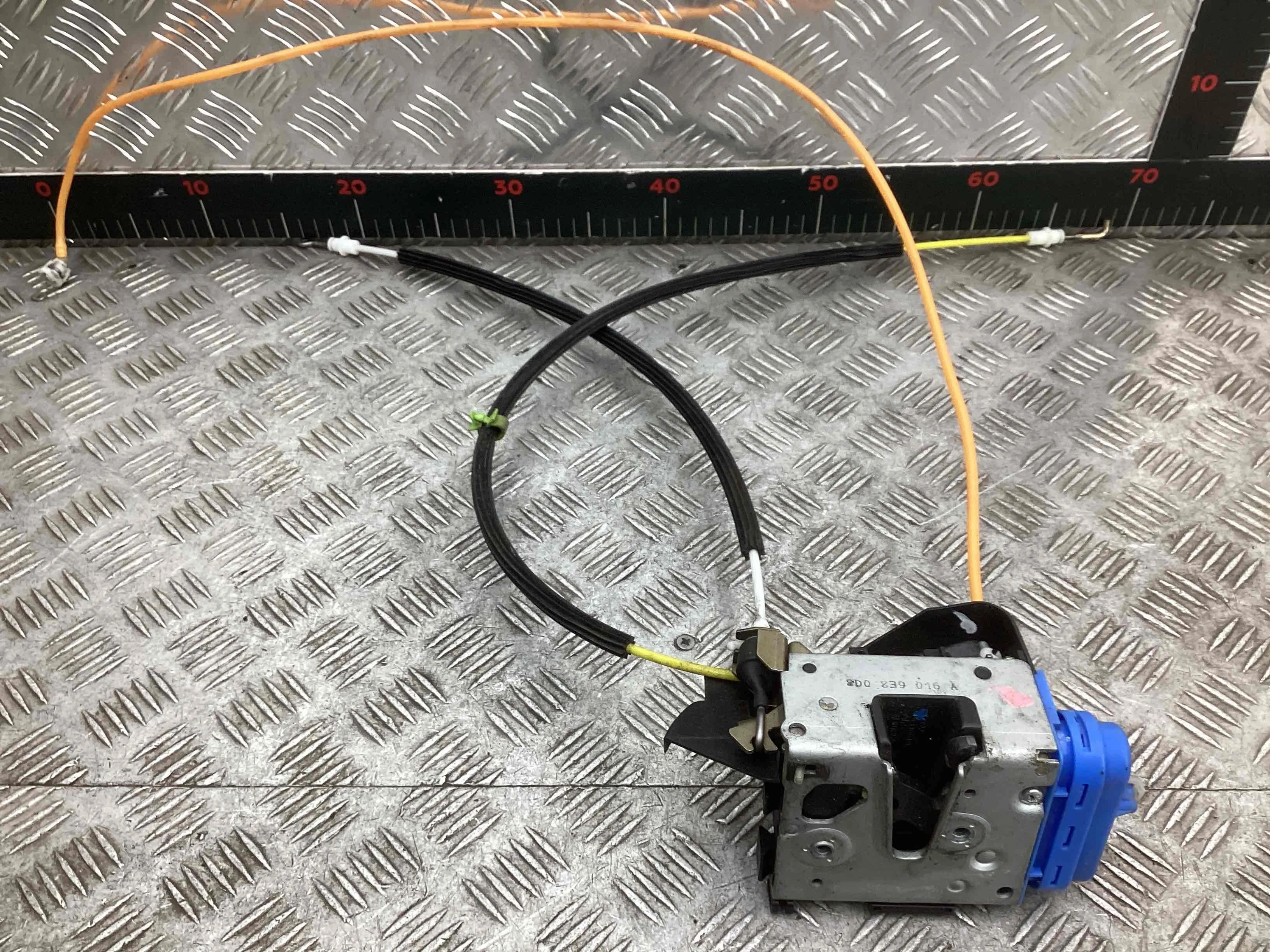 Замок двери задней правой Audi A4 A4 B5 (8D) 1994-1999 1996 1,8 Бензин АКПП Седан.