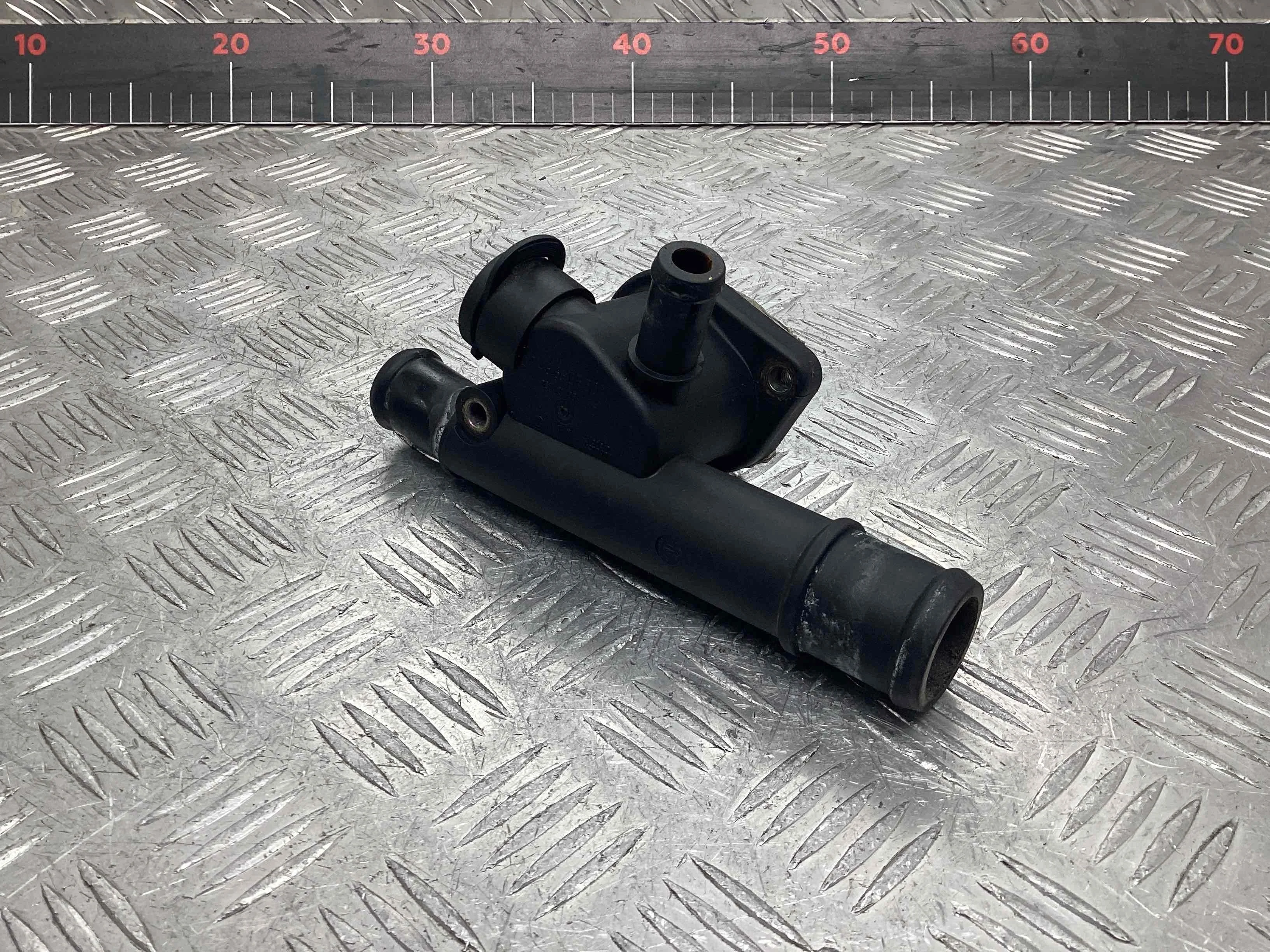 Фланец (тройник) системы охлаждения Volkswagen Golf Golf IV (1J) 1997-2004 2003 1,9 Дизель МКПП Хэтчбек 5дв.