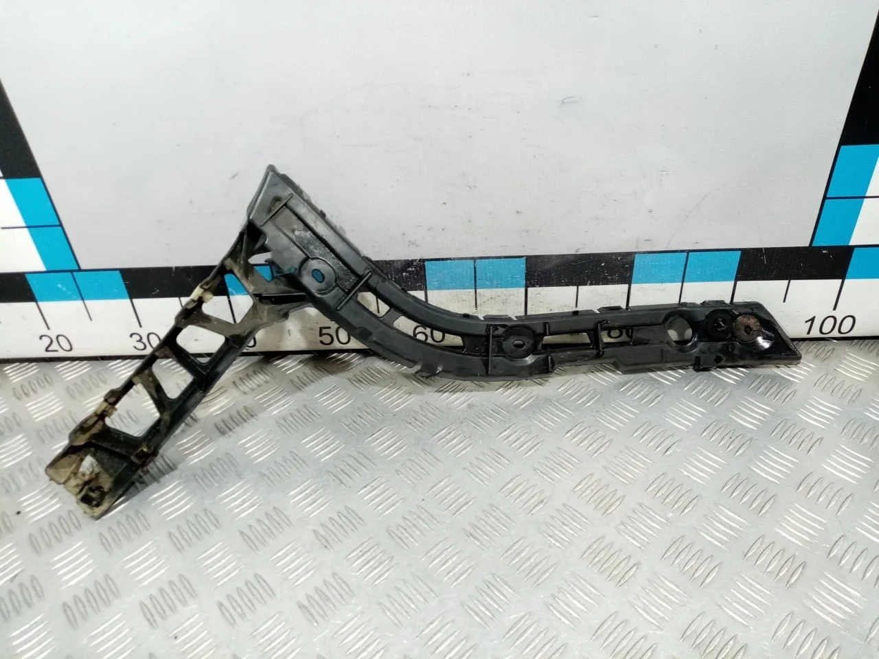 [Б/У] Направляющая заднего бампера правая [Код: 00609982 ]