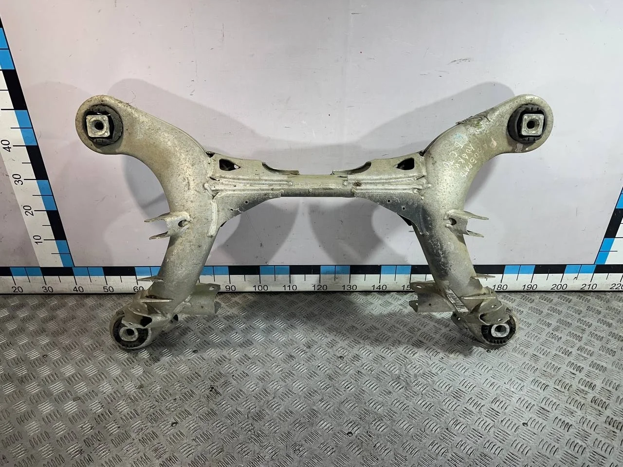 [Б/У] Балка задняя MB W211, W219 CLS [Код: 00611378 ]