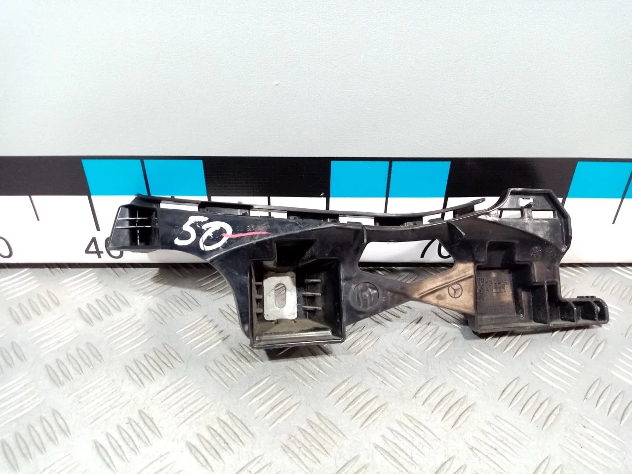 [Б/У] Кронштейн заднего бампера левый W213 [Код: 00614055 ]