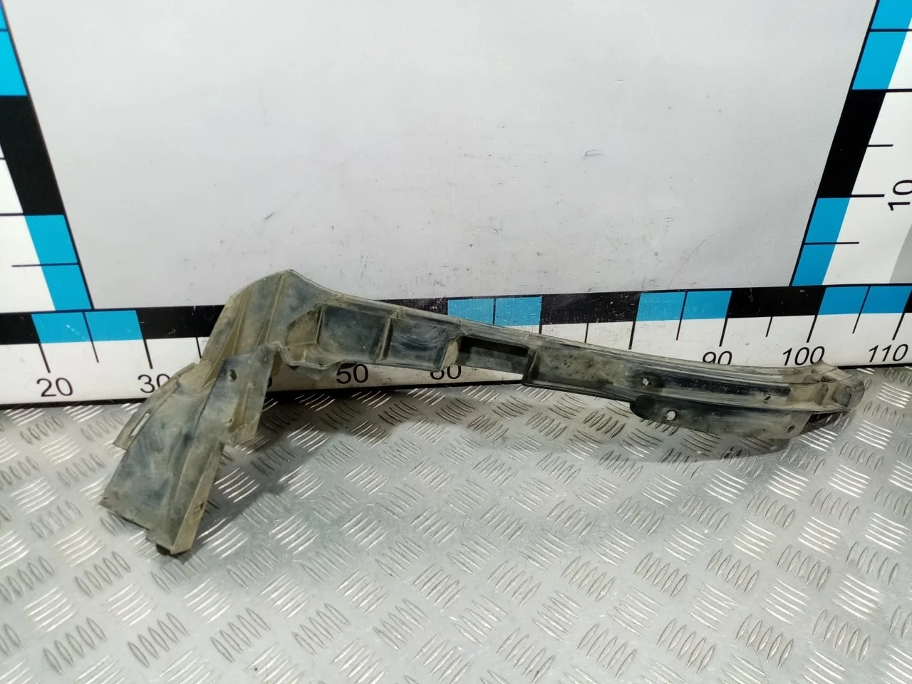 [Б/У] Кронштейн переднего бампера правый [Код: 00610756 ]