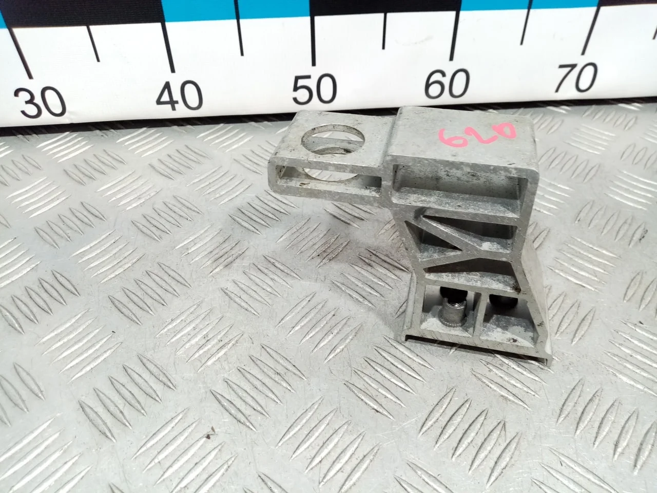 [Б/У] Кронштейн радиатора левый [Код: 00613262 ]