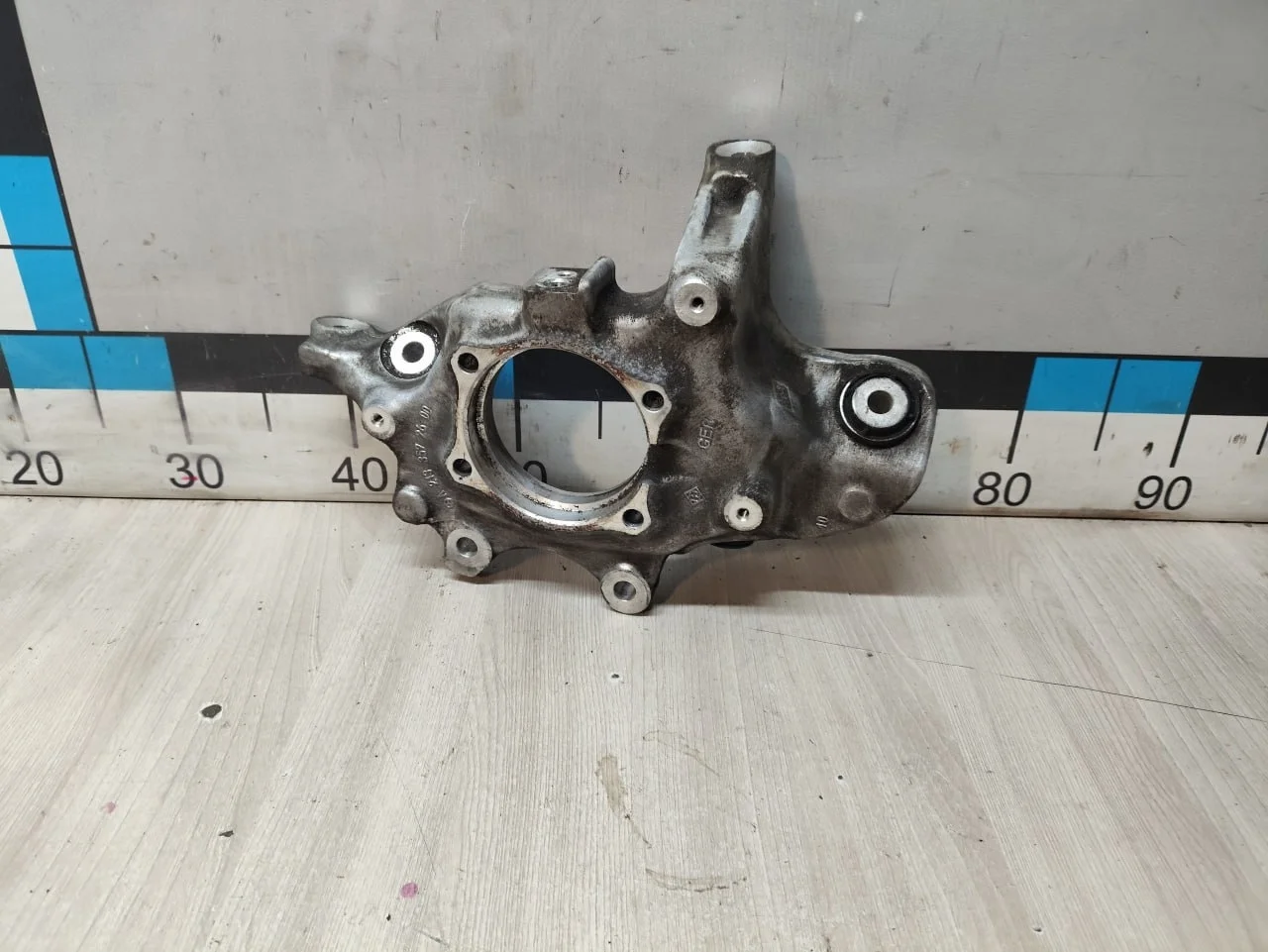 [Б/У] Кулак поворотный задний правый [Код: 00612359 ]