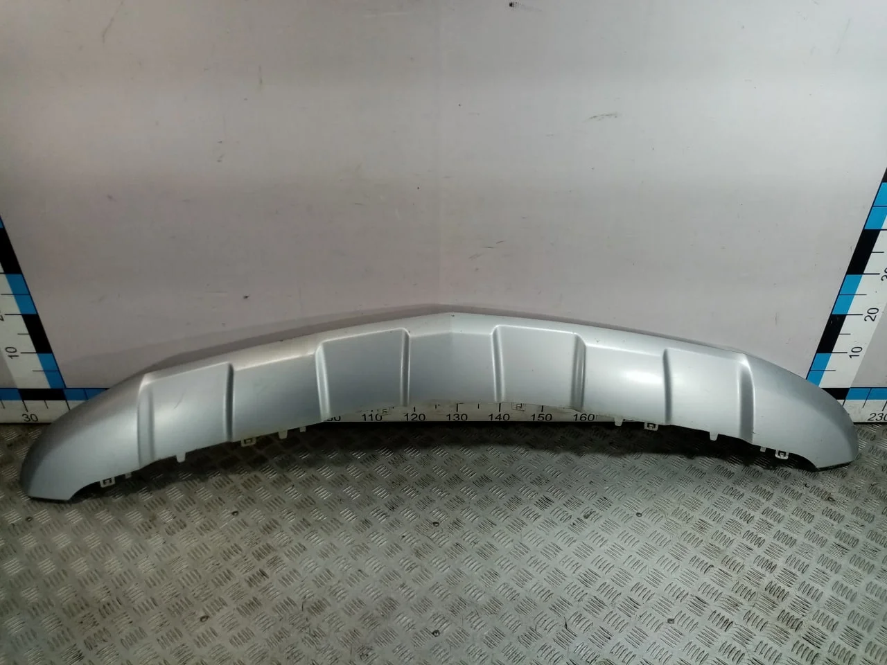 [Б/У] Накладка переднего бампера - (Состояние: перекрашена в серый цвет , незначительная примятость ) [Незначительные дефекты] [Код: 00610766 ]