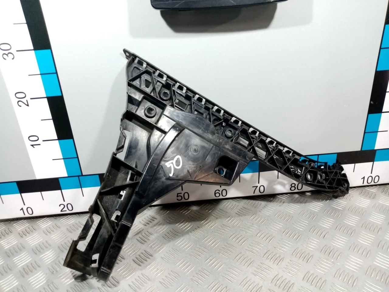 [Б/У] Направляющая заднего бампера левая [Код: 00614047 ]