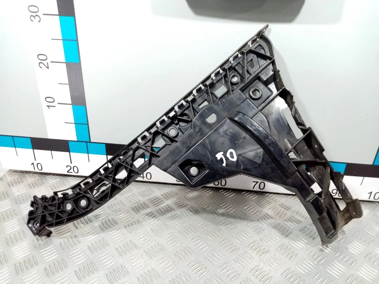 [Б/У] Направляющая заднего бампера правая [Код: 00614218 ]