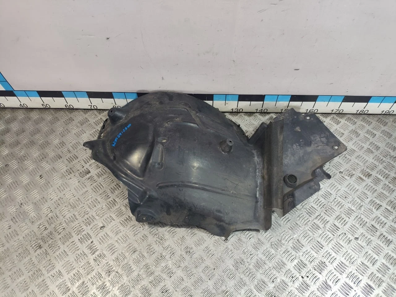 [Б/У] Подкрылок передний правый задняя часть [Код: 00611816 ]