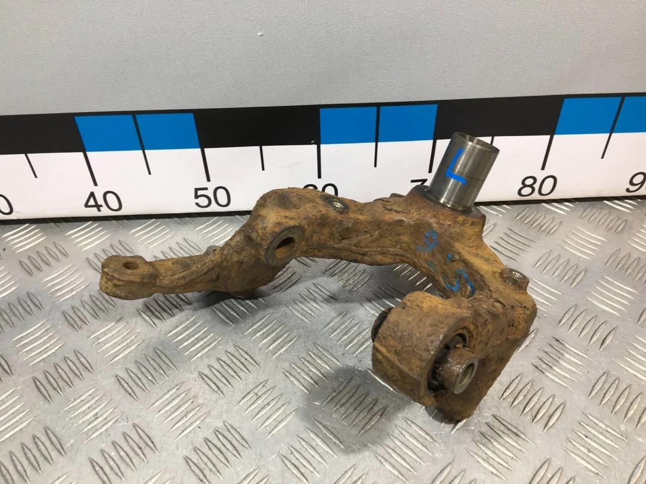 [Б/У] Кулак поворотный задний левый [Код: 00613861 ]