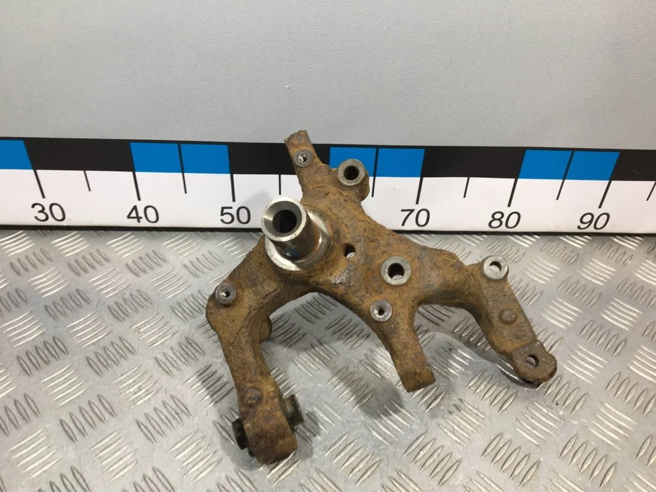 [Б/У] Кулак поворотный задний правый [Код: 00613866 ]