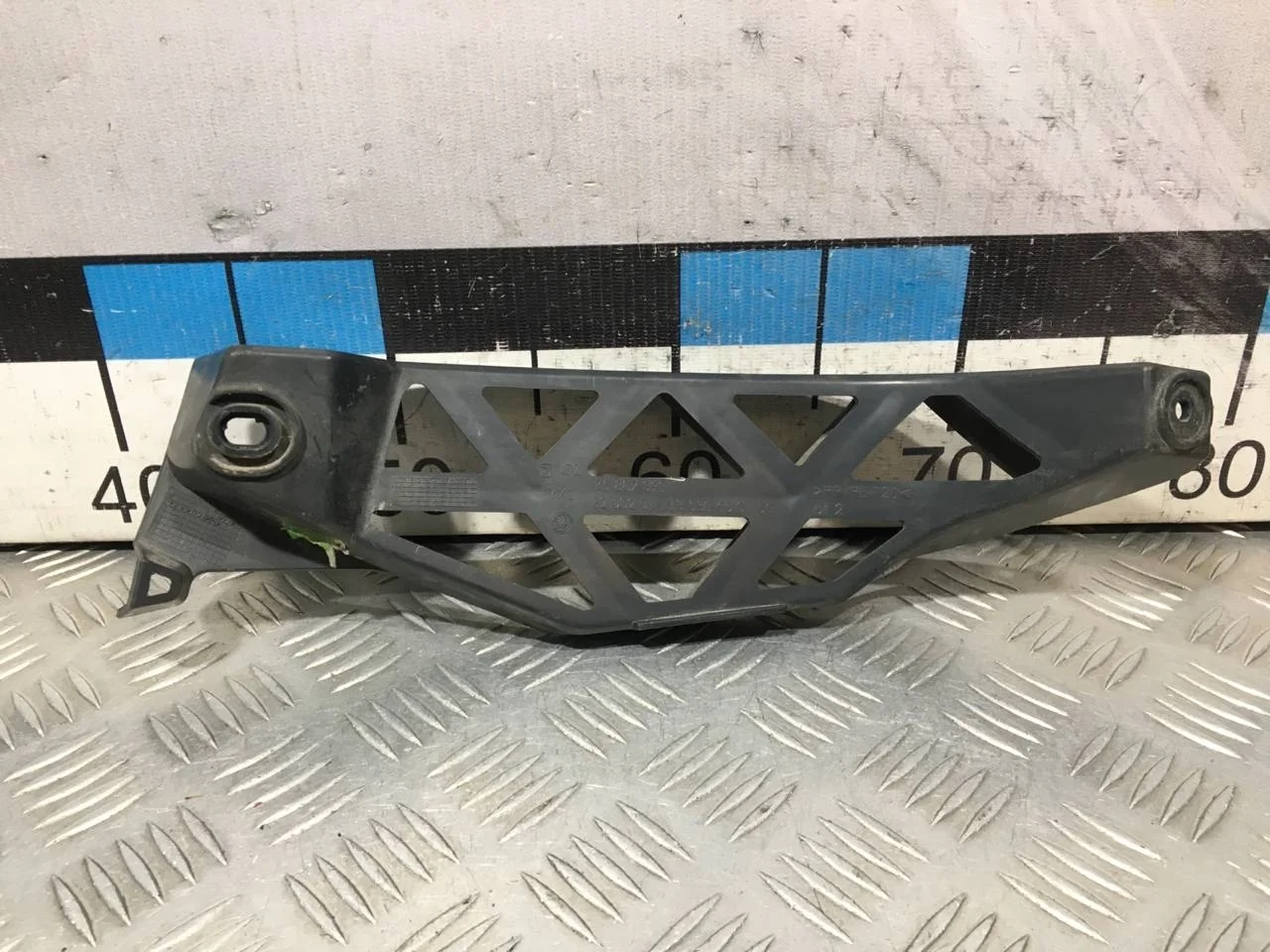 [Б/У] Направляющая заднего бампера левая Octavia [Код: 00609851 ]