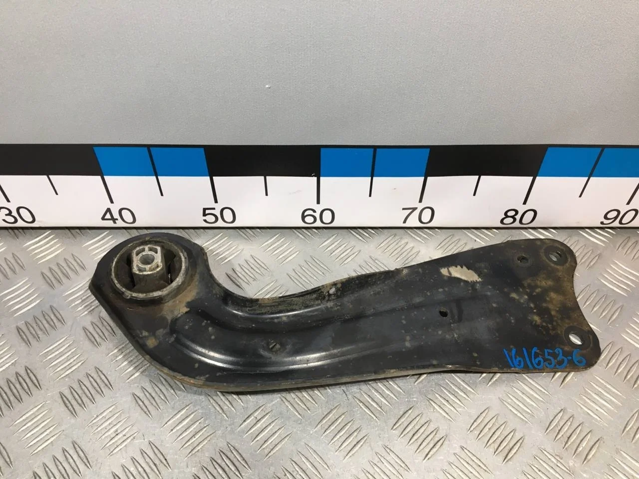 [Б/У] Рычаг задней подвески продольный правый [Код: 00613938 ]