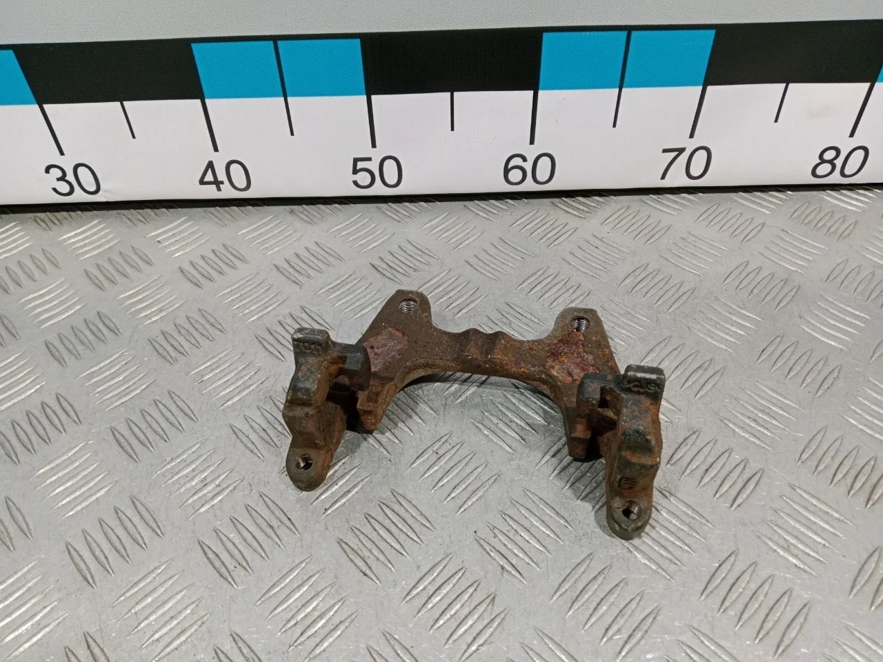 [Б/У] Скоба суппорта заднего [Код: 00612673 ]