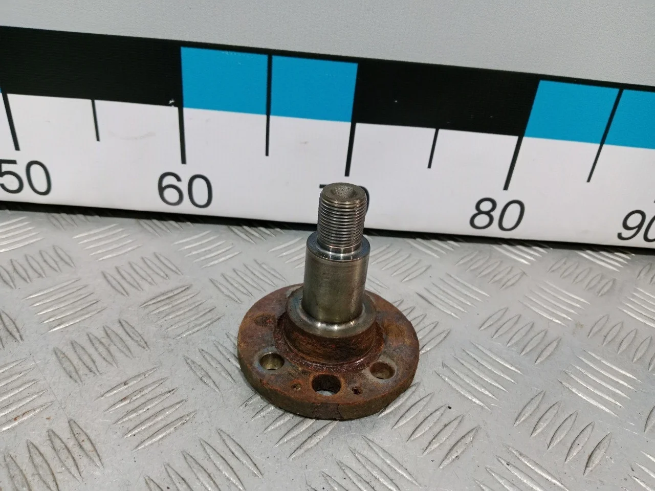 [Б/У] Цапфа ступицы заднего колеса VAG [Код: 00614225 ]