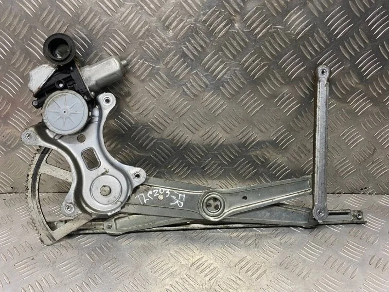 Стеклоподъемник передний правый Toyota Land Cruiser 200 (2008-2021) 2010 6980160080 4.5 D 1VDFTV