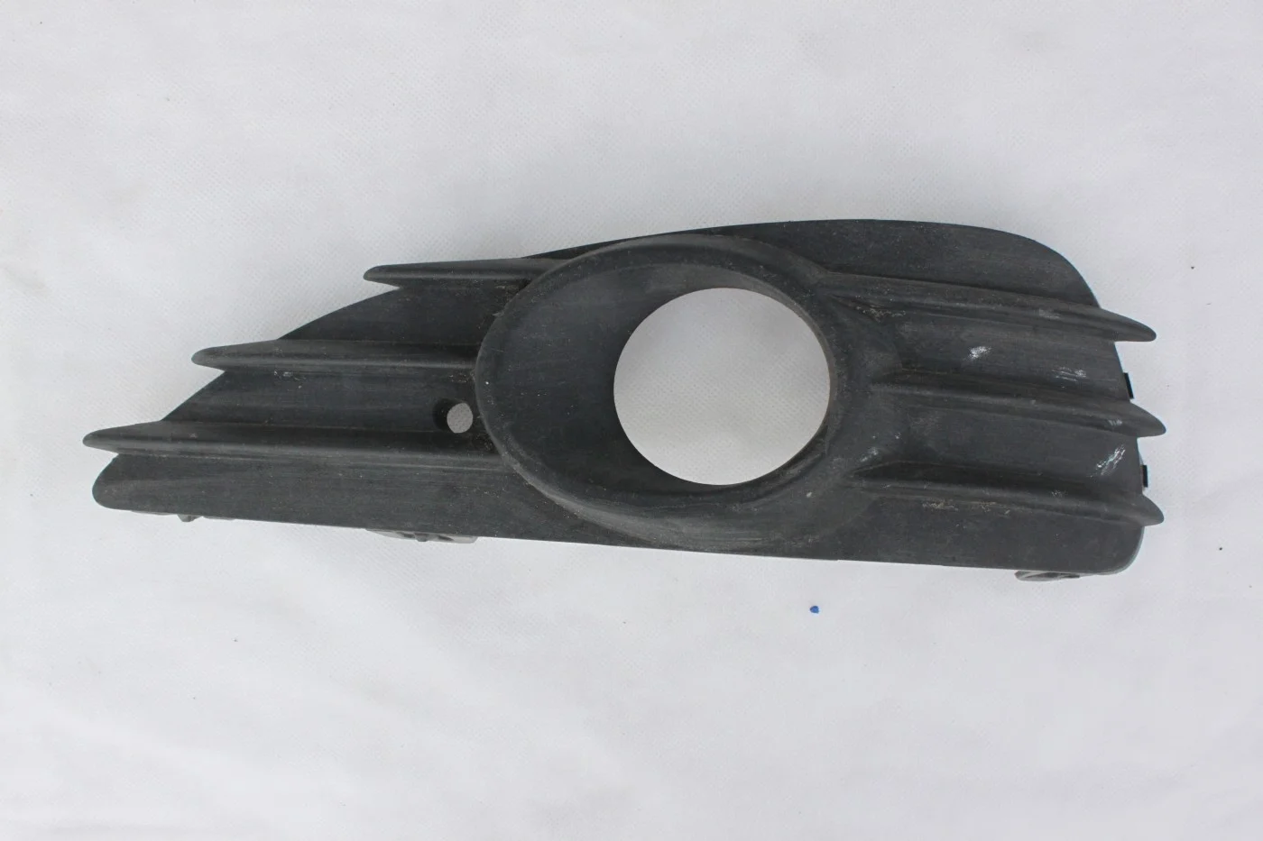 Решетка ПТФ левая б/у Опель Астра Н GTC