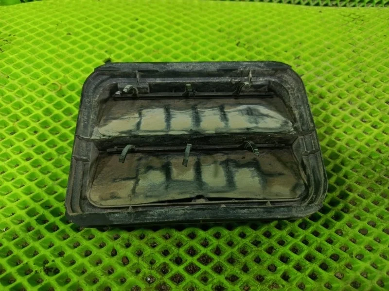 Клапан вентиляции салона левый Лада Ларгус 2018 7700838358 УНИВЕРСАЛ 11189