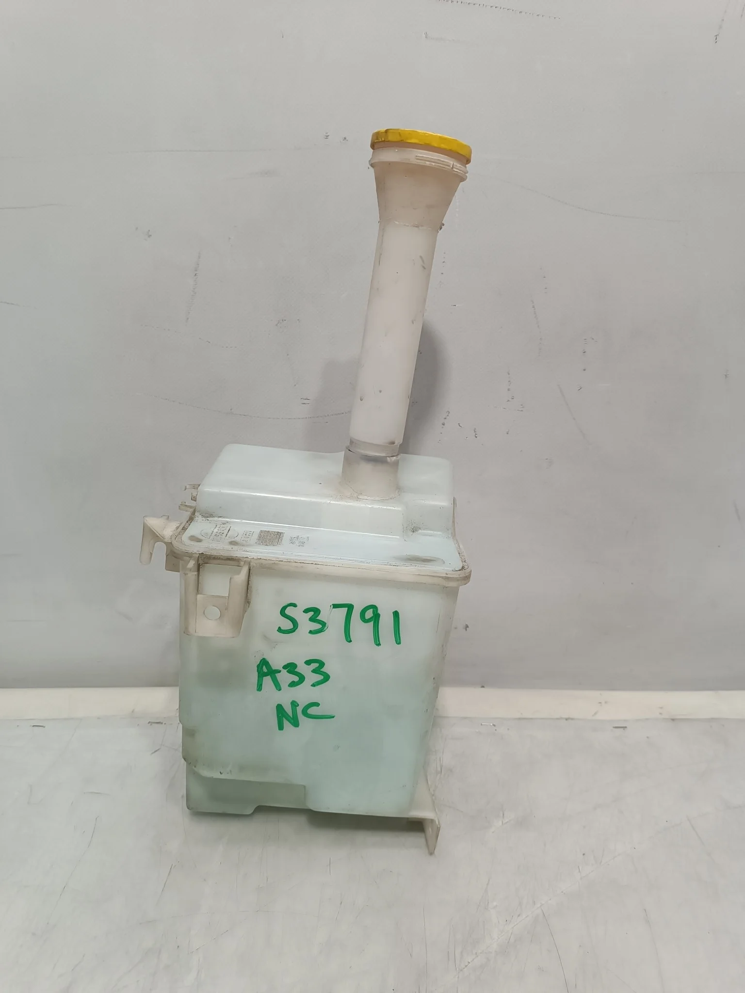 БАЧОК ОМЫВАТЕЛЯ NISSAN CEFIRO MAXIMA A32 A33 HA32 PA32 PA33 WA32 WHA32 WPA32 2891031U00