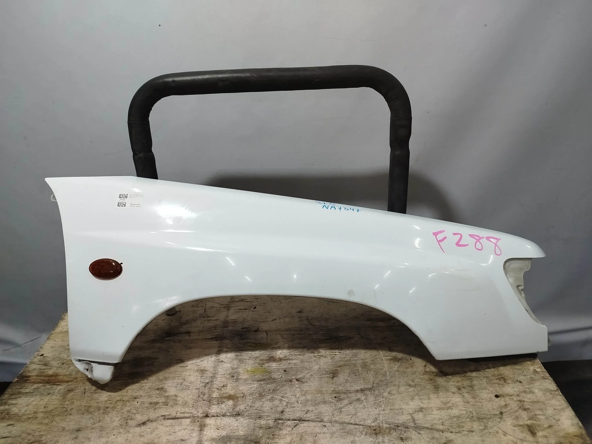 КРЫЛО SUBARU 57120FC000 ПЕРЕД ПРАВО белый, 7U2 NA7347