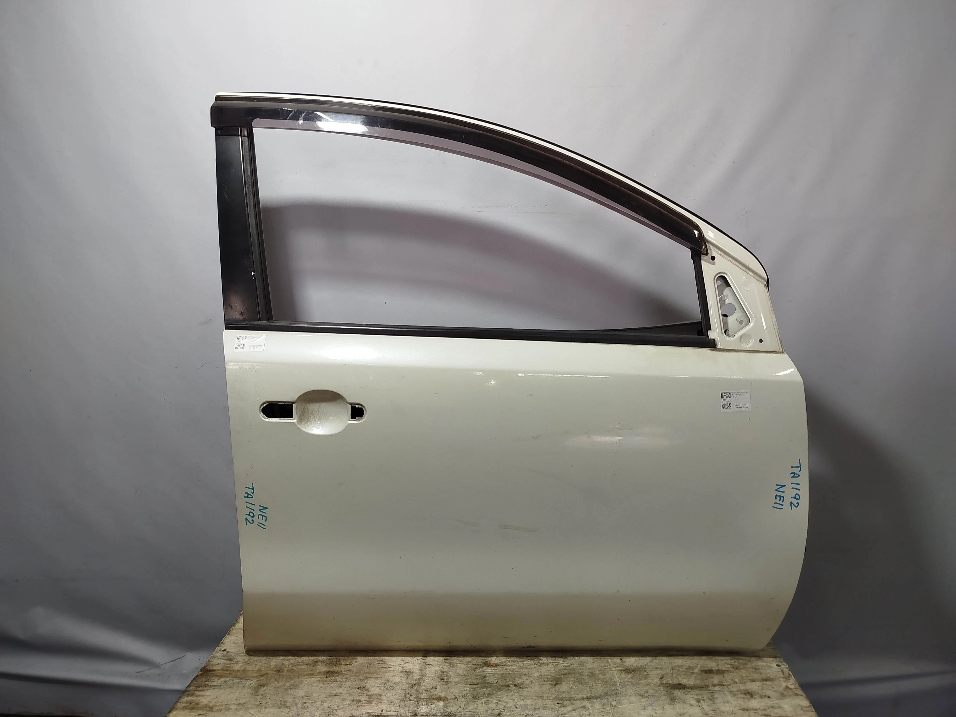 ДВЕРЬ NISSAN H010M1U6MA ПЕРЕД ПРАВО белый, QX1 TA1192