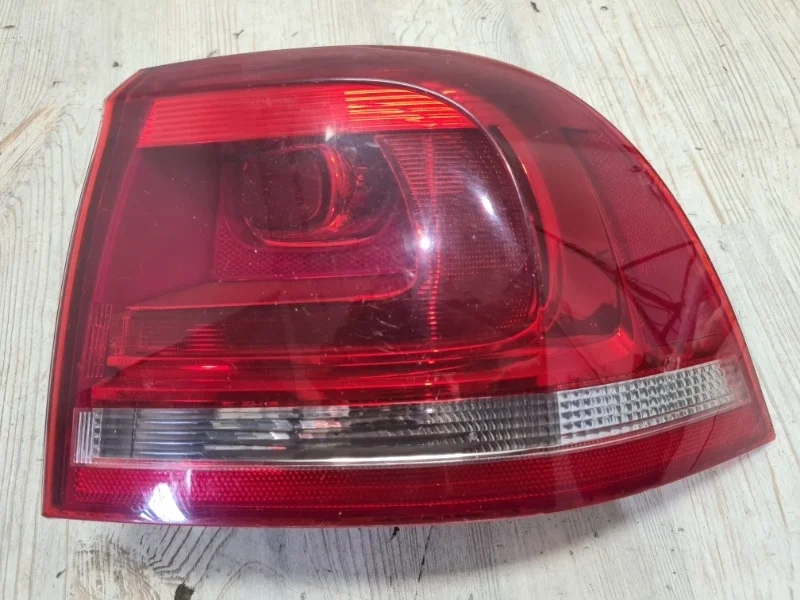 Фонарь в крыло VW Touareg NF 2010 7P