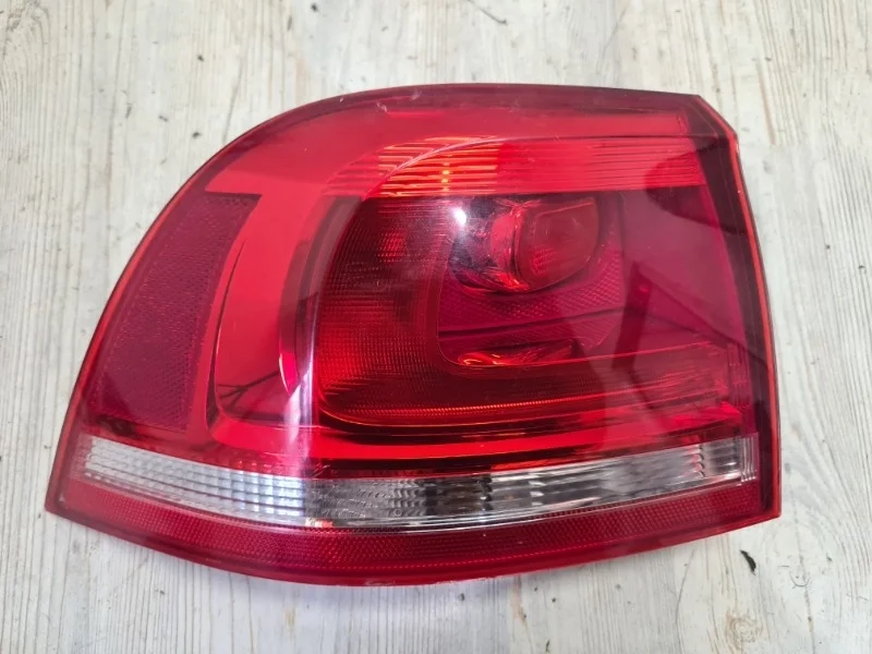Фонарь в крыло VW Touareg NF 2010 7P