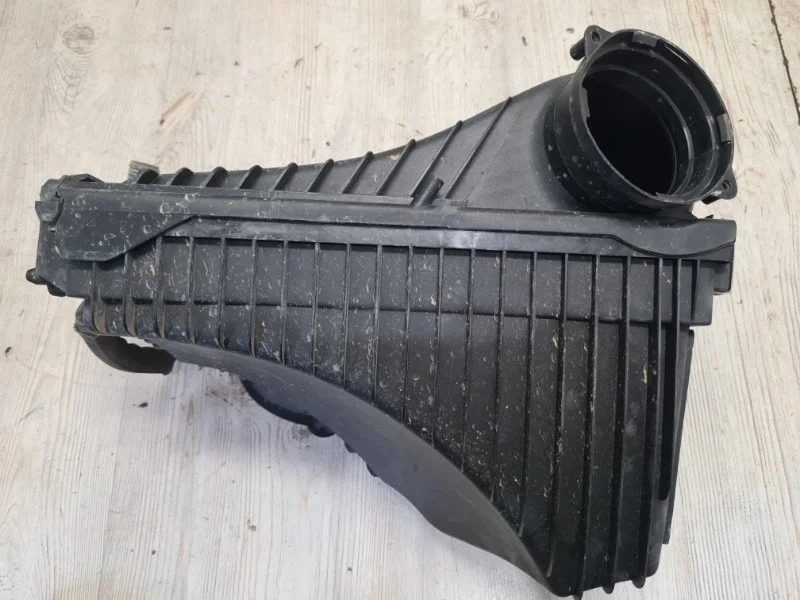 Корпус воздушного фильтра VW Touareg NF 2010 7P
