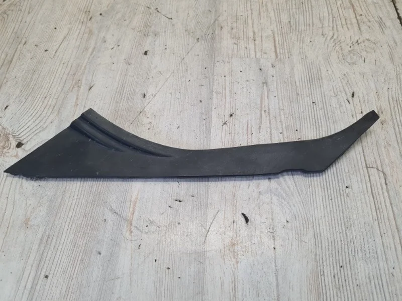 Накладка фару VW Touareg NF 2010 7P