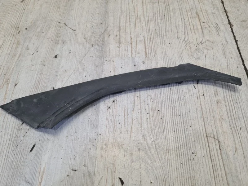 Накладка фару VW Touareg NF 2010 7P