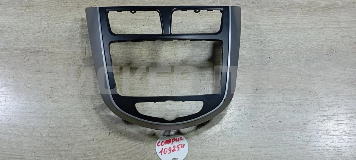 Накладка торпеды центральная Хендай Солярис 1рестайлинг