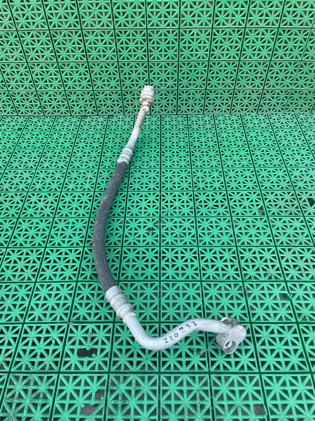 Шланг, трубка кондиционера, хладогента VOLKSWAGEN PASSAT B6 2005- толст.комп.рад. б/у PASSAT B6(2005-2010)